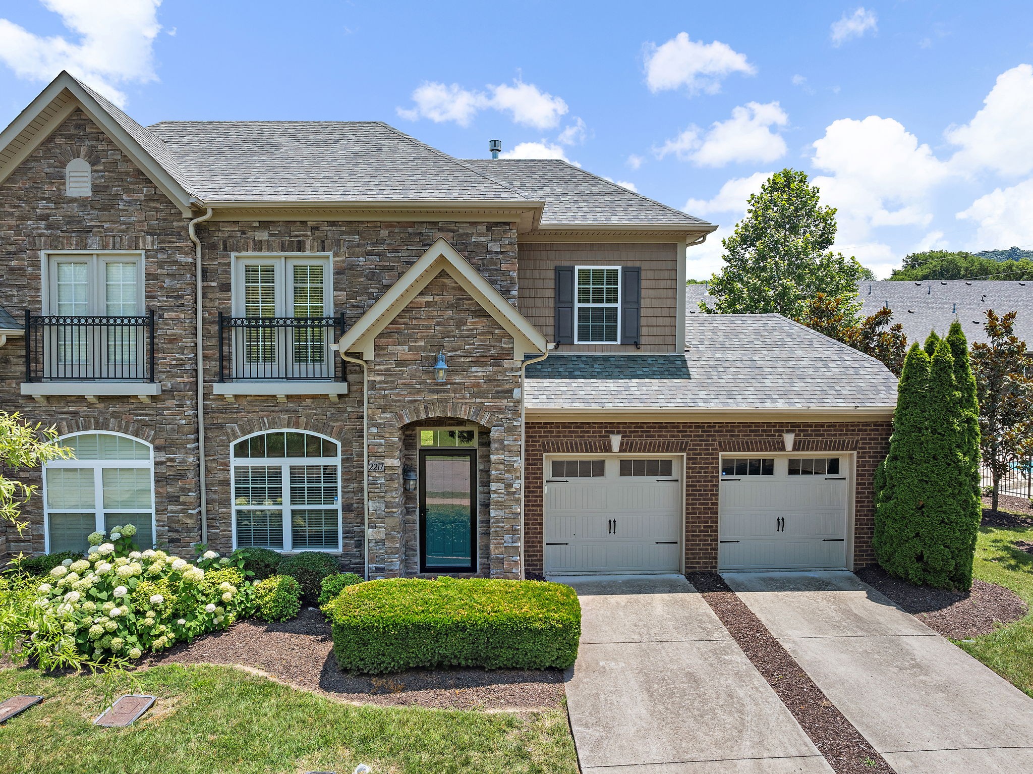 2217 Traemoor Village Way Property Photo
