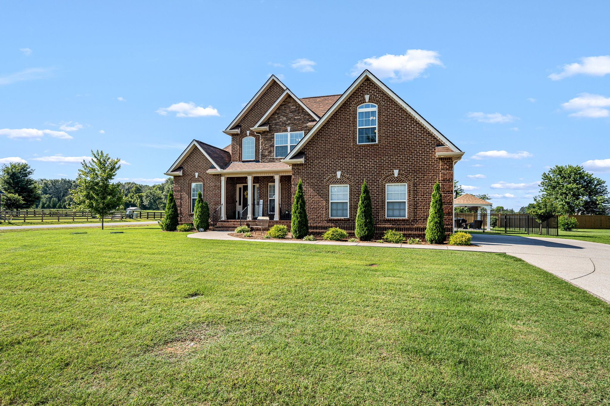 4232 Thoroughbred Ln Property Photo 7