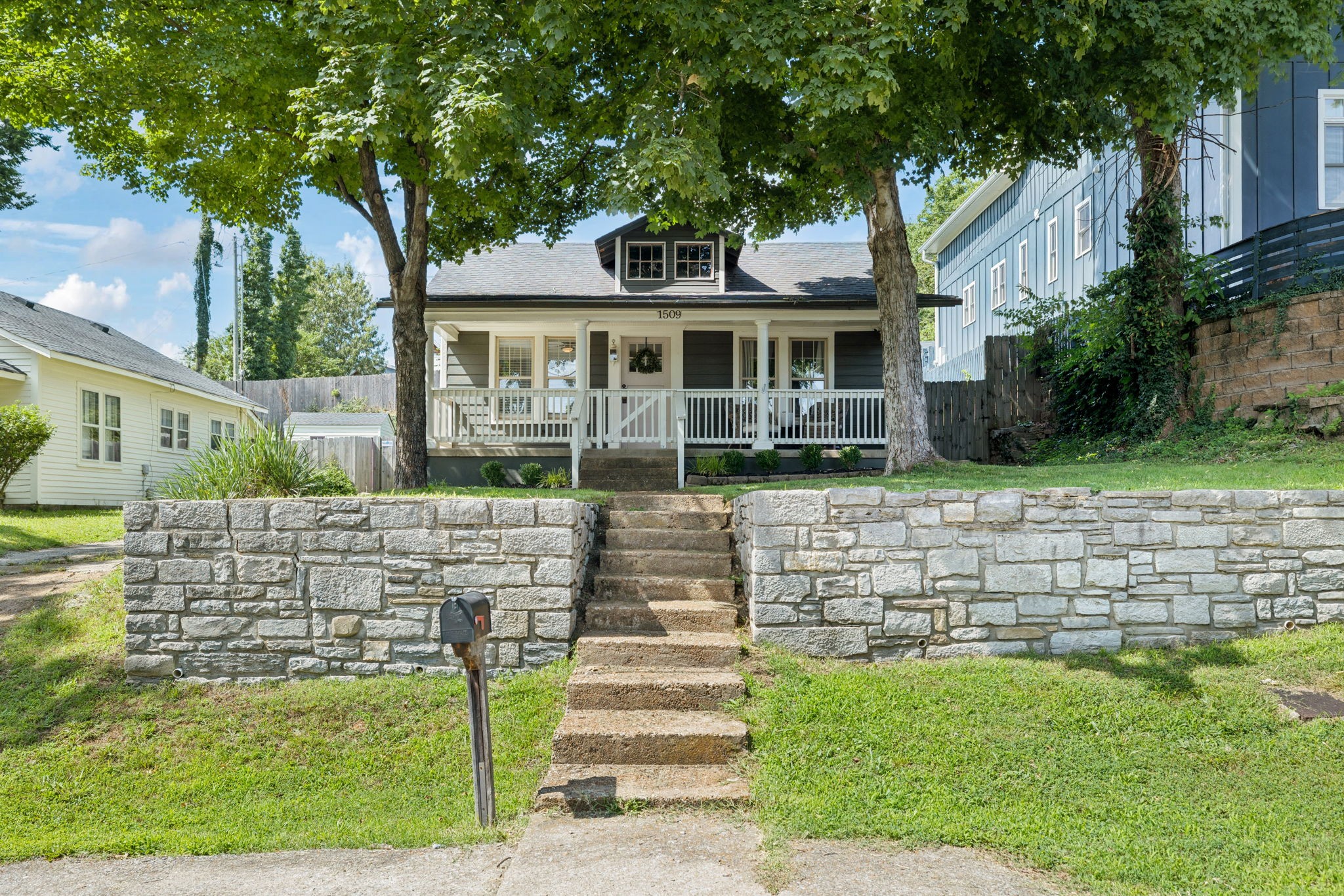 1509 Lillian St Property Photo 1