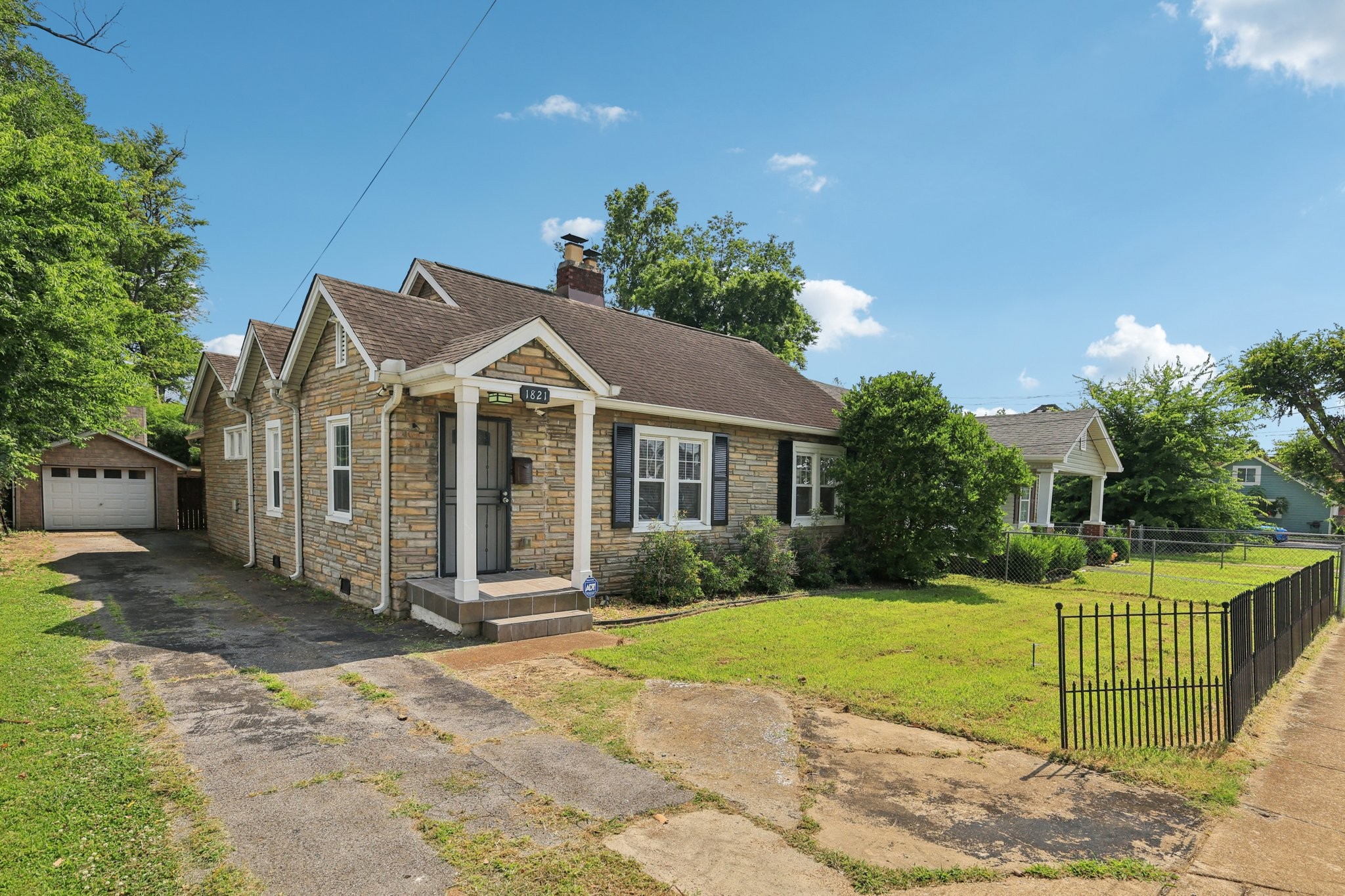 1821 Underwood St Property Photo 2