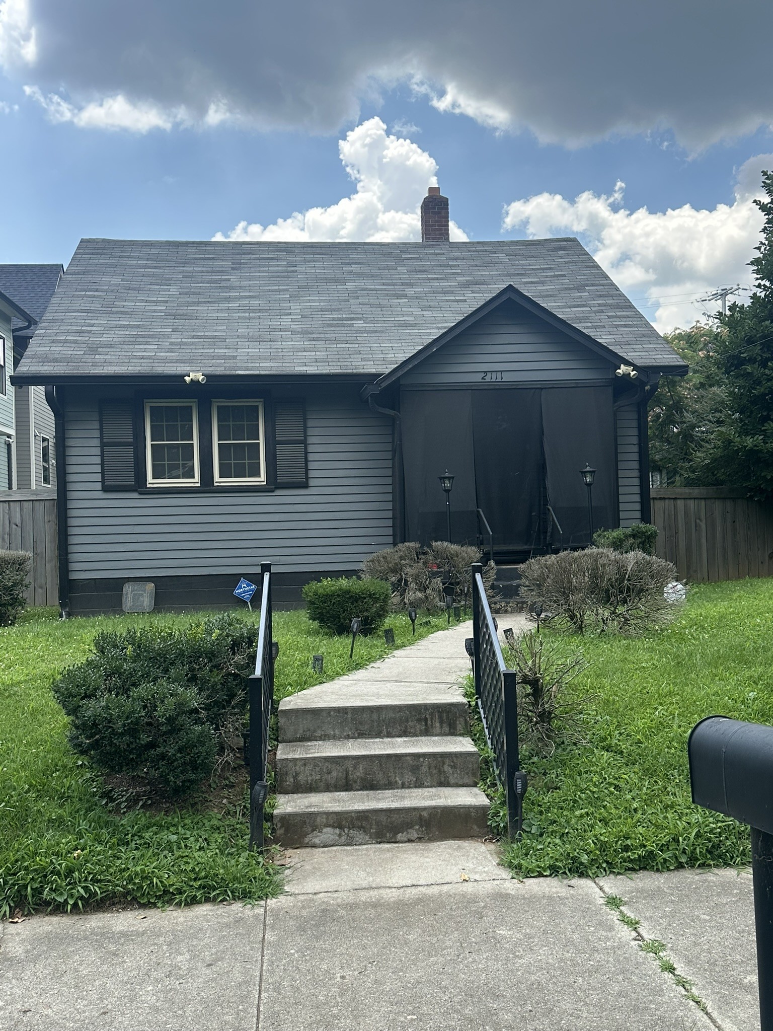 2111 Grantland Ave Property Photo 1