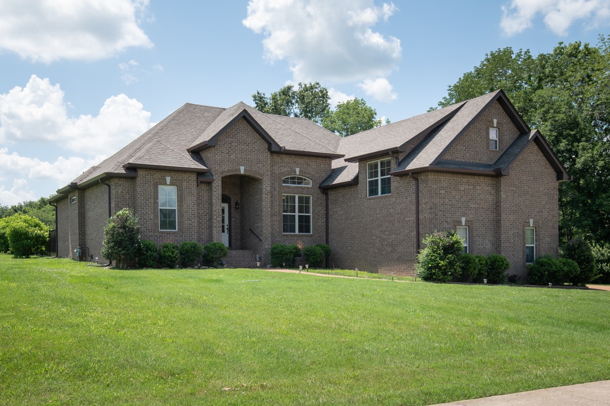 1007 Robert Lee Dr Property Photo 1