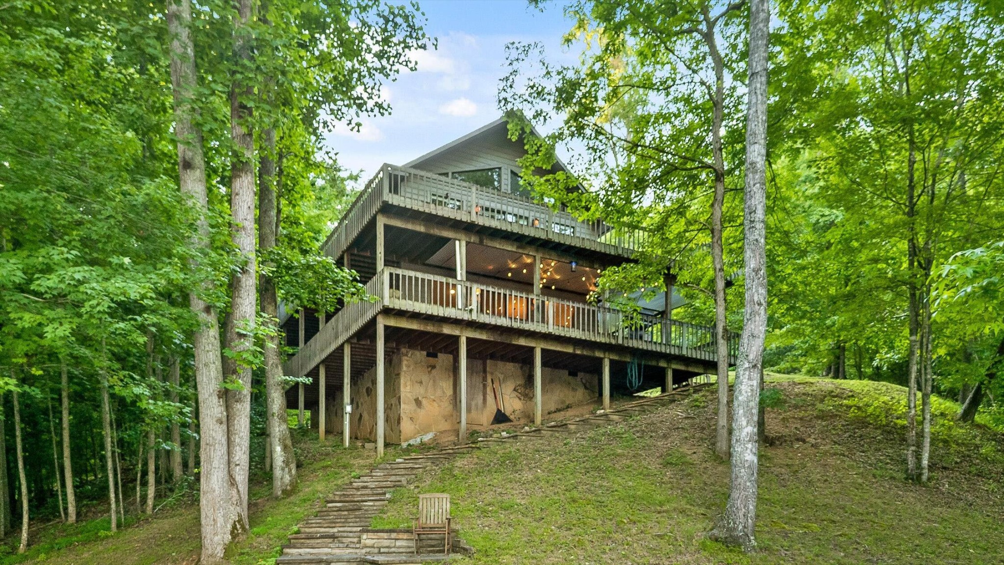 490 Rockview Drive Property Photo 1