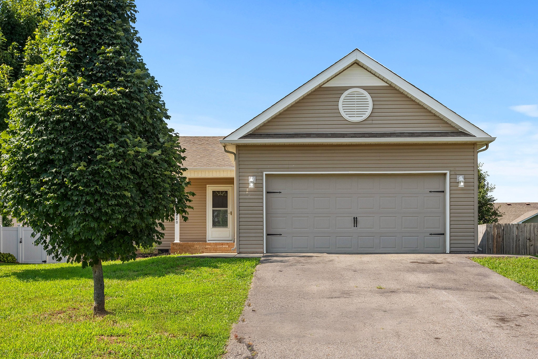 1820 Emily Ln Property Photo 1