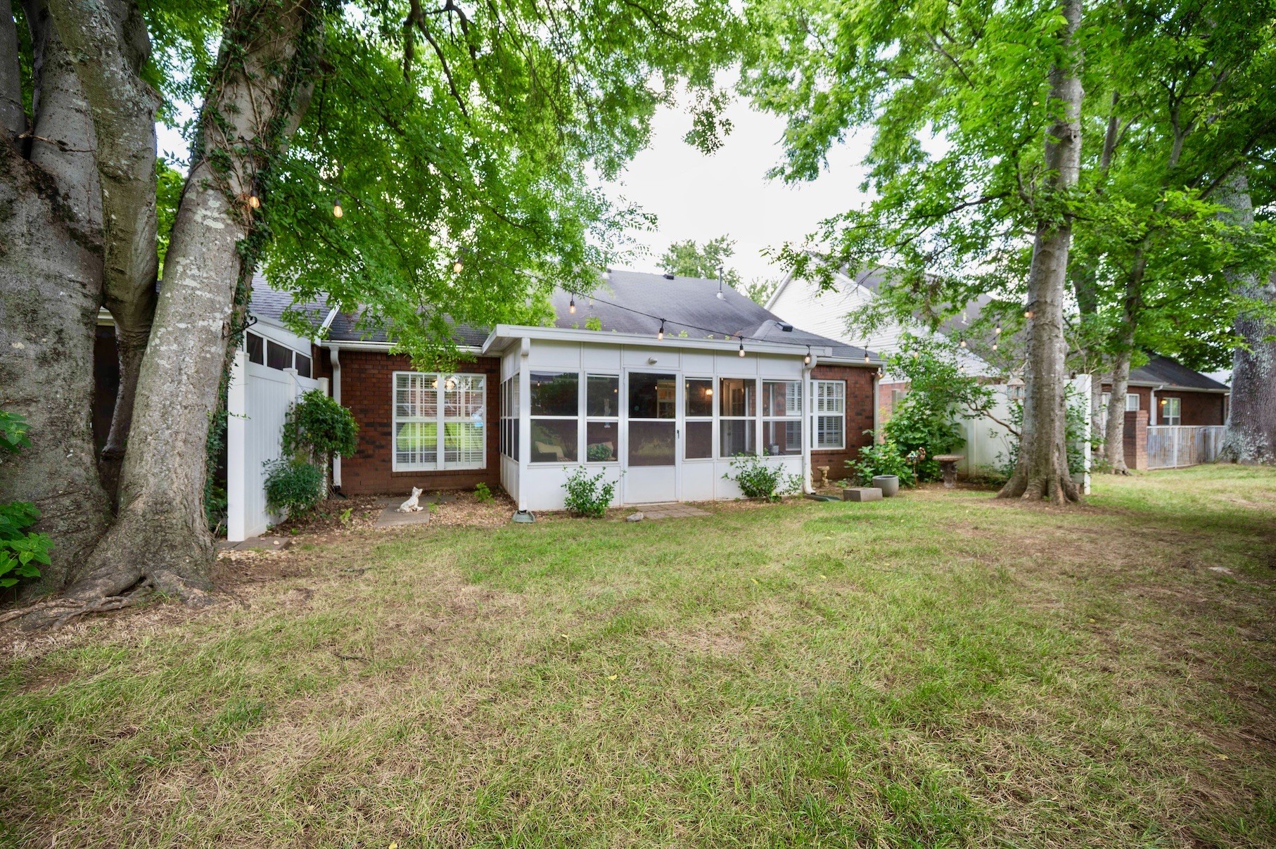 2747 Stonehedge Dr Property Photo 4