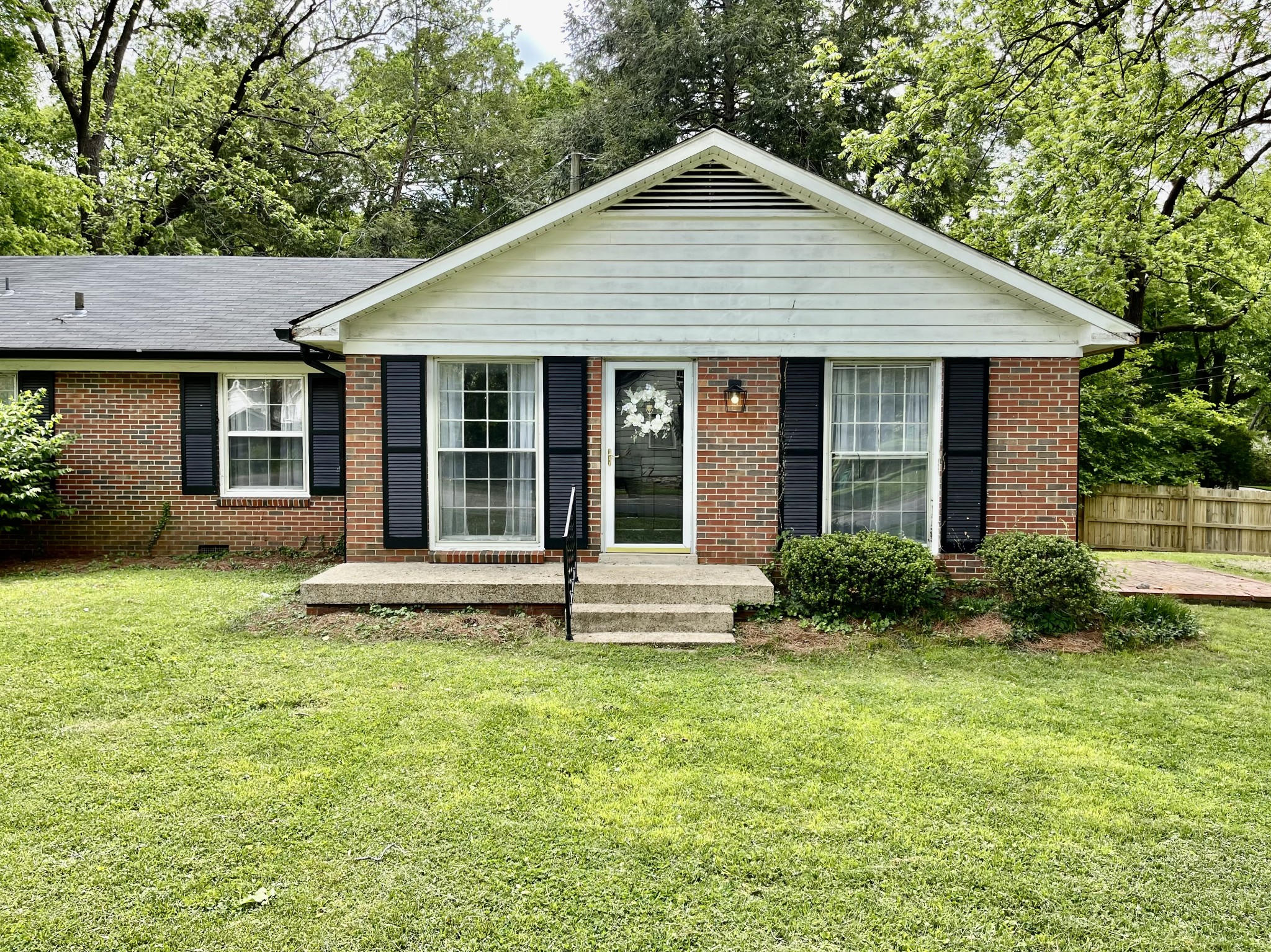 2506 Sharondale Dr Property Photo 1