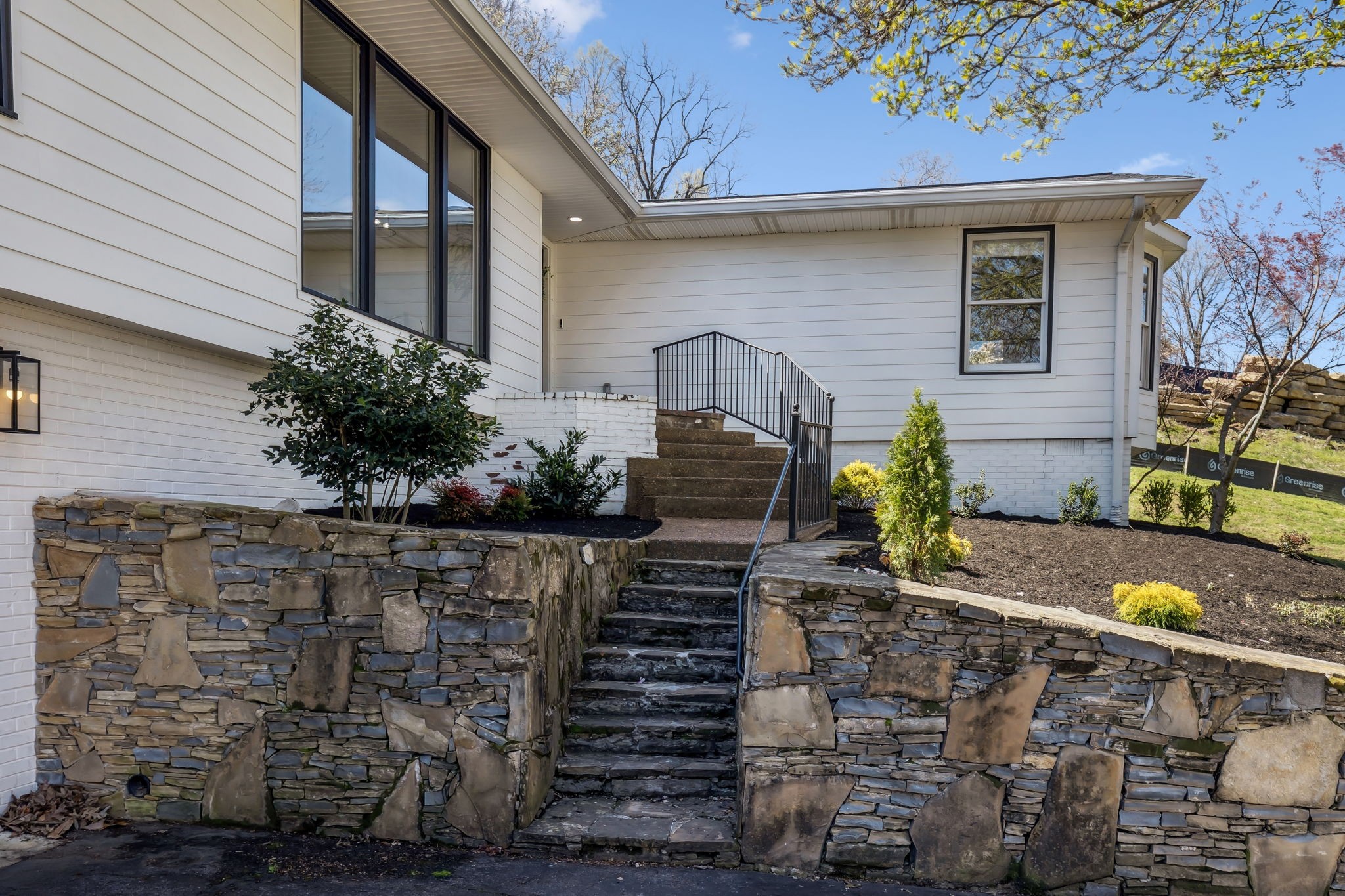 4604 Mountain View Dr Property Photo 4