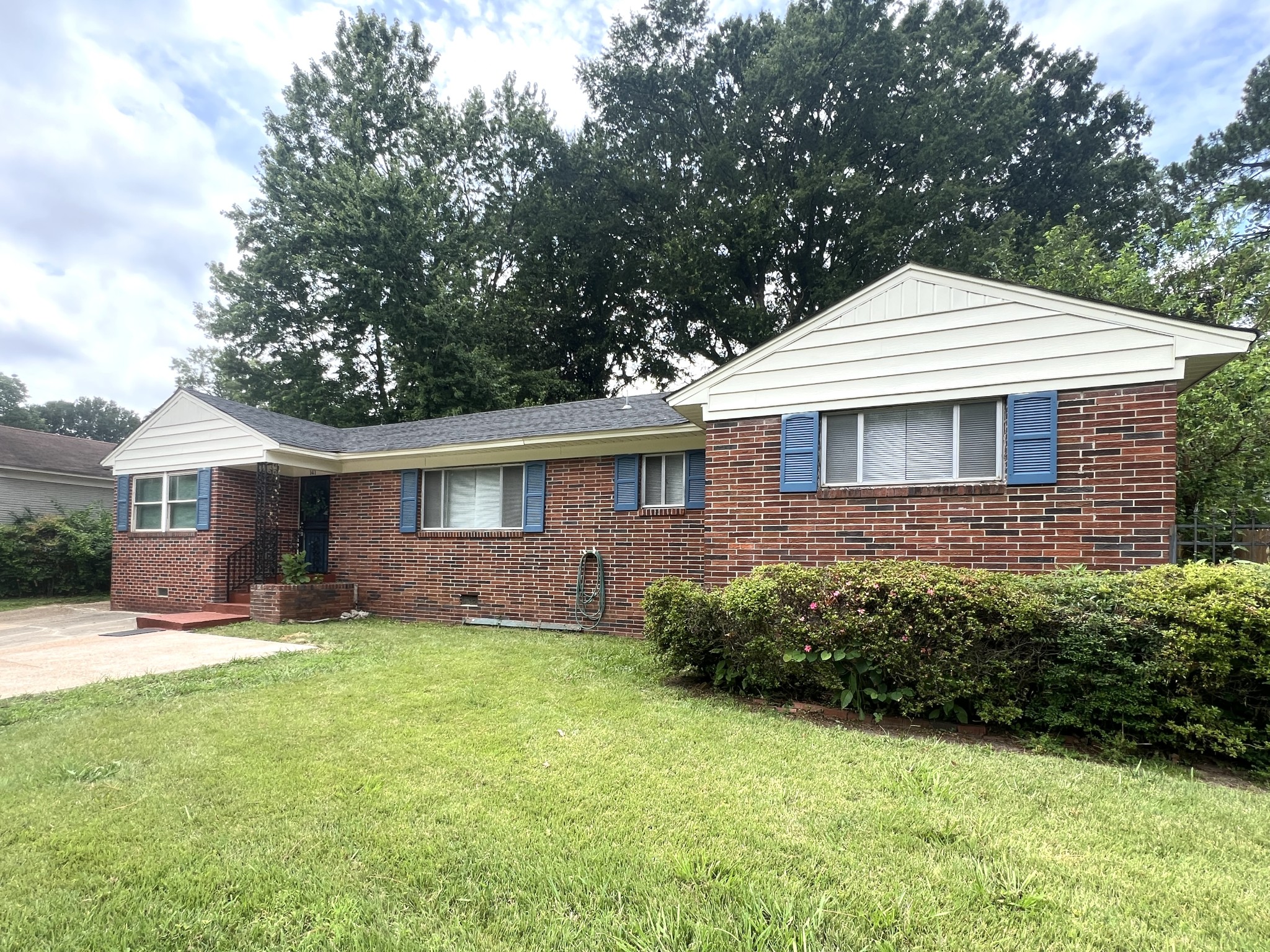 141 N White Station Rd