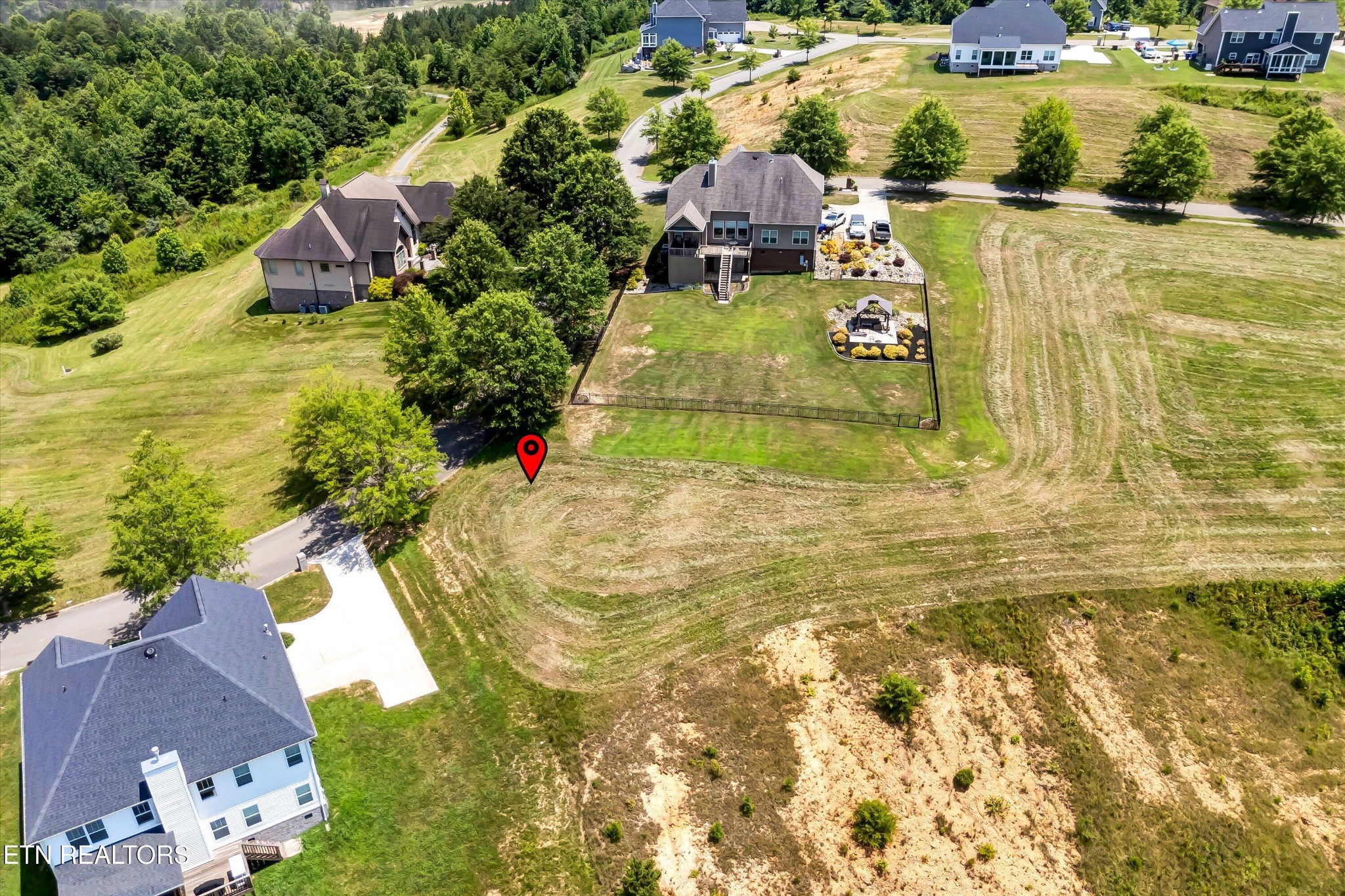 123 Pineberry Road E Property Photo 4