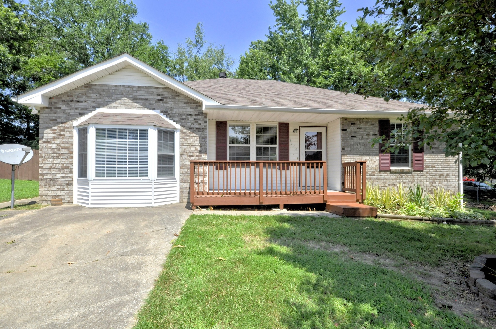 1163 WOODBRIDGE DR Property Photo 1