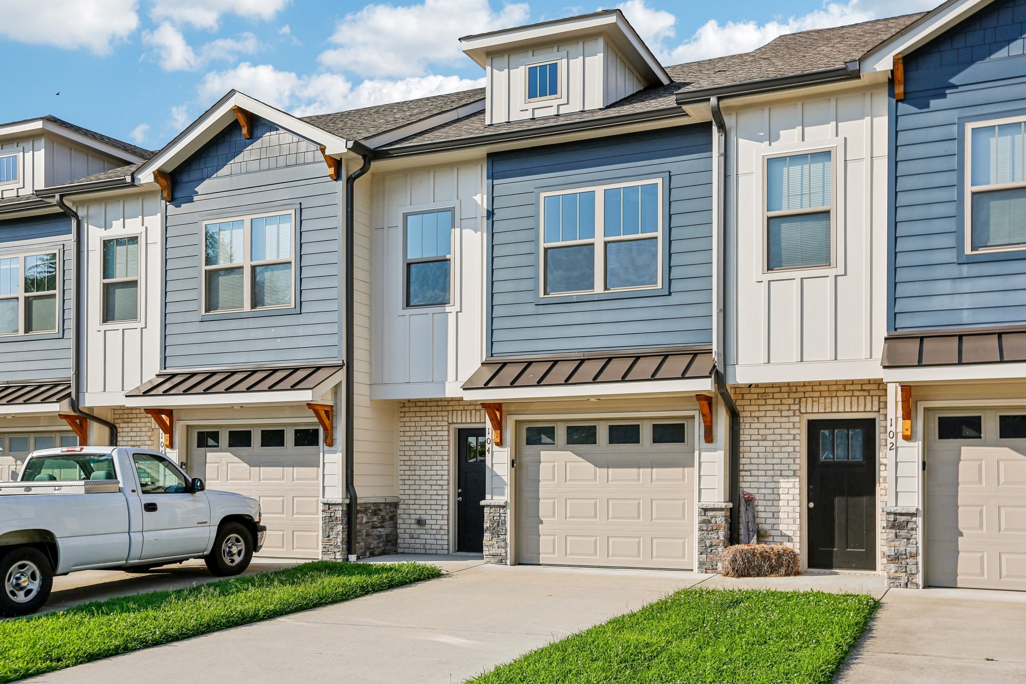 104 Hartsville Ct Property Photo