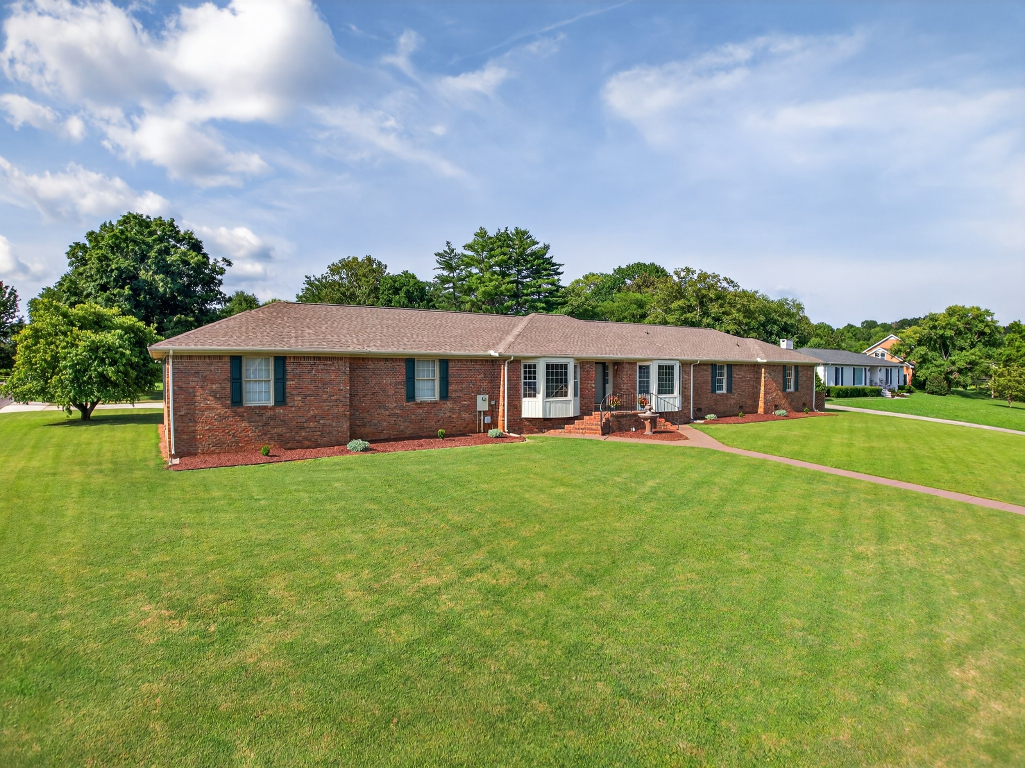813 Manor Dr Property Photo 1