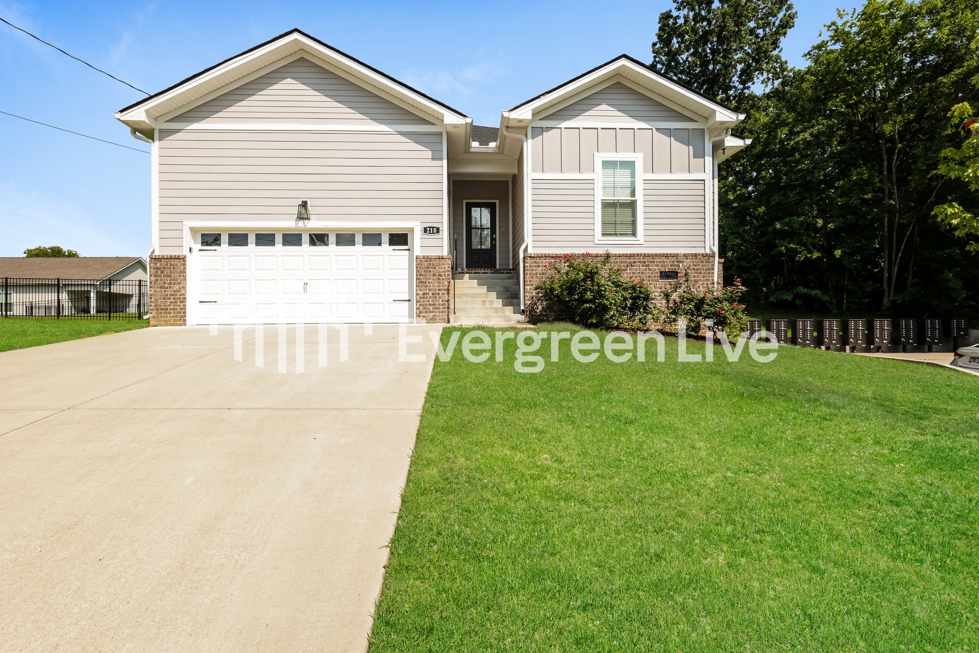 210 Greenwood Dr Property Photo 1