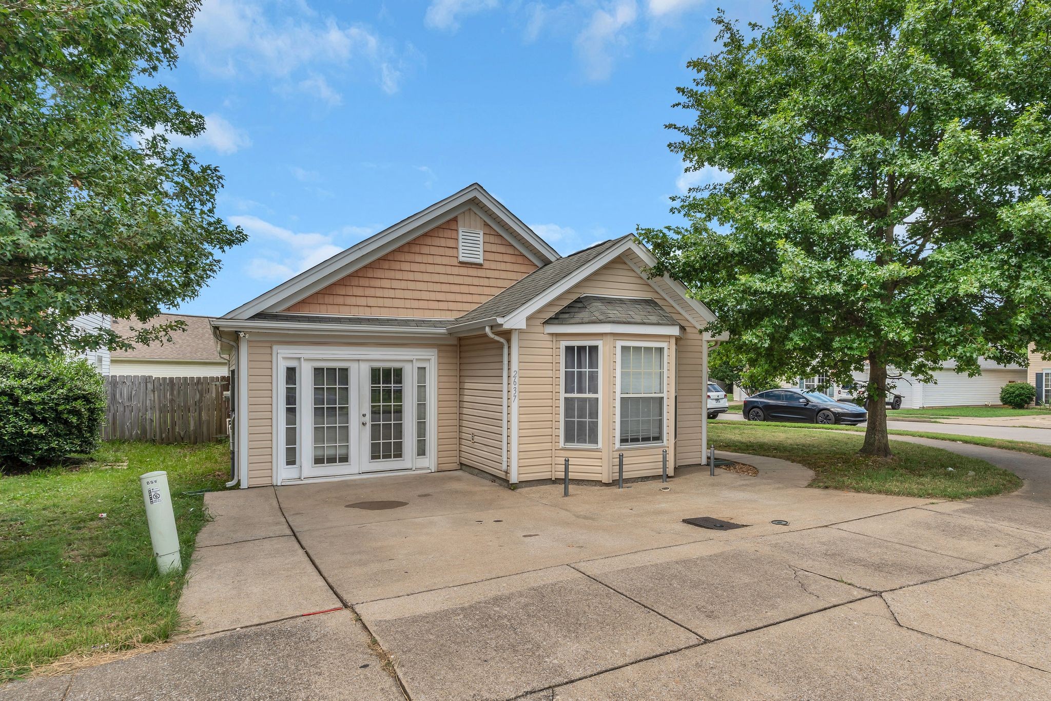 2637 River Meade Way Property Photo 2