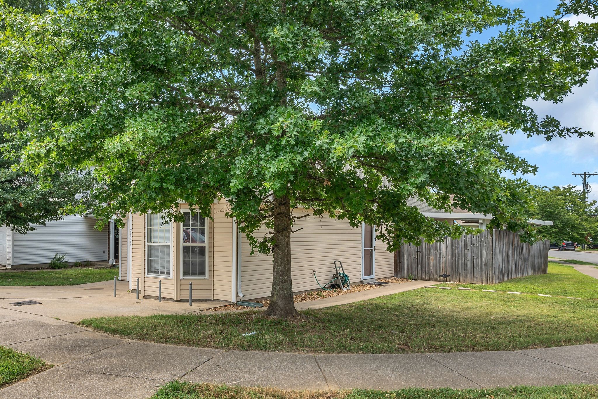 2637 River Meade Way Property Photo 3