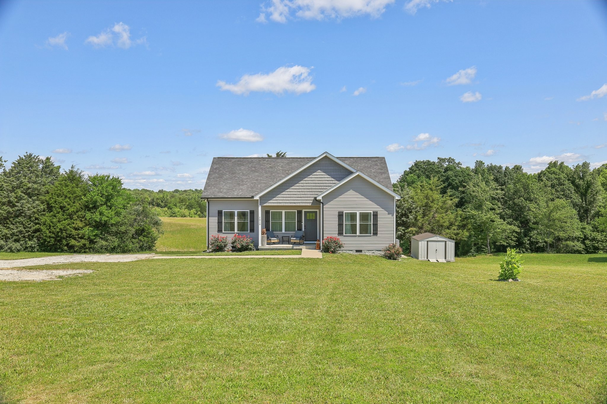 1219 Oak Grove Rd Property Photo 1