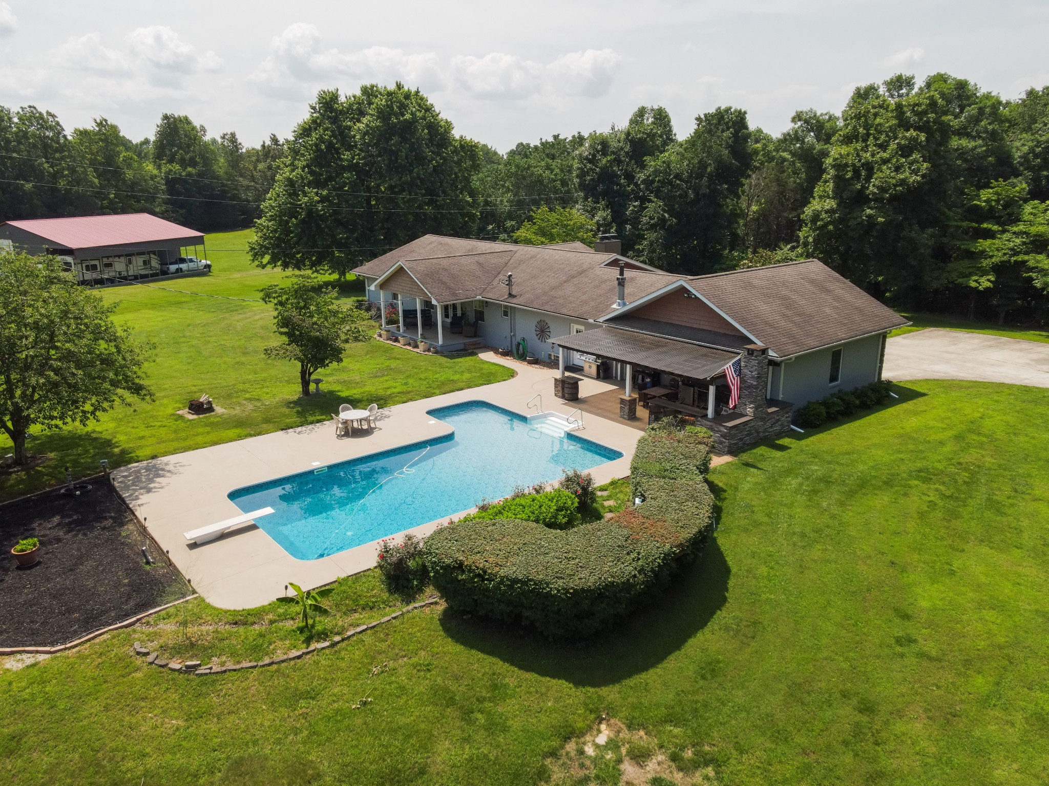 933 Airport Rd Property Photo 1