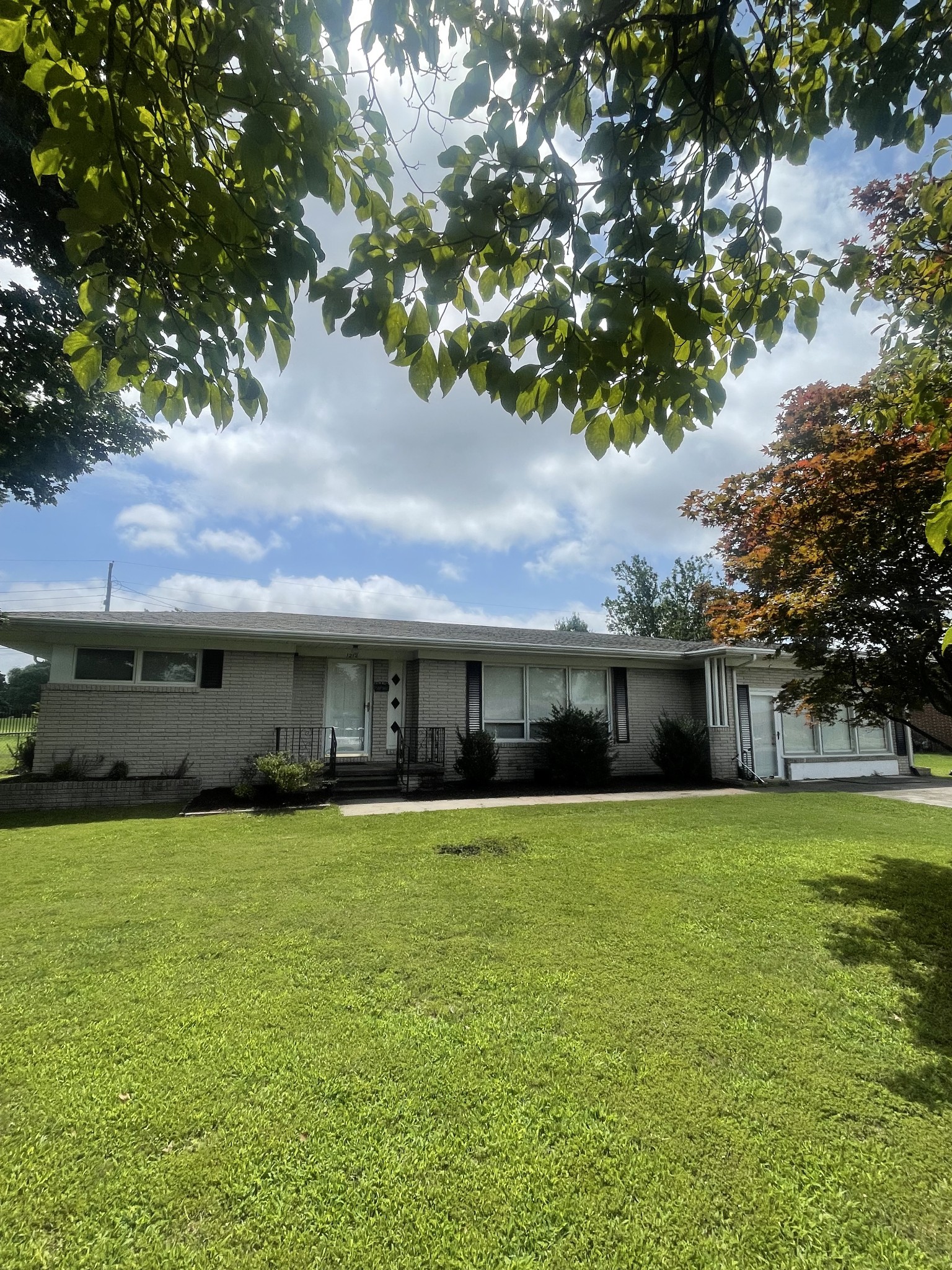 1212 Poplar Dr Property Photo 1