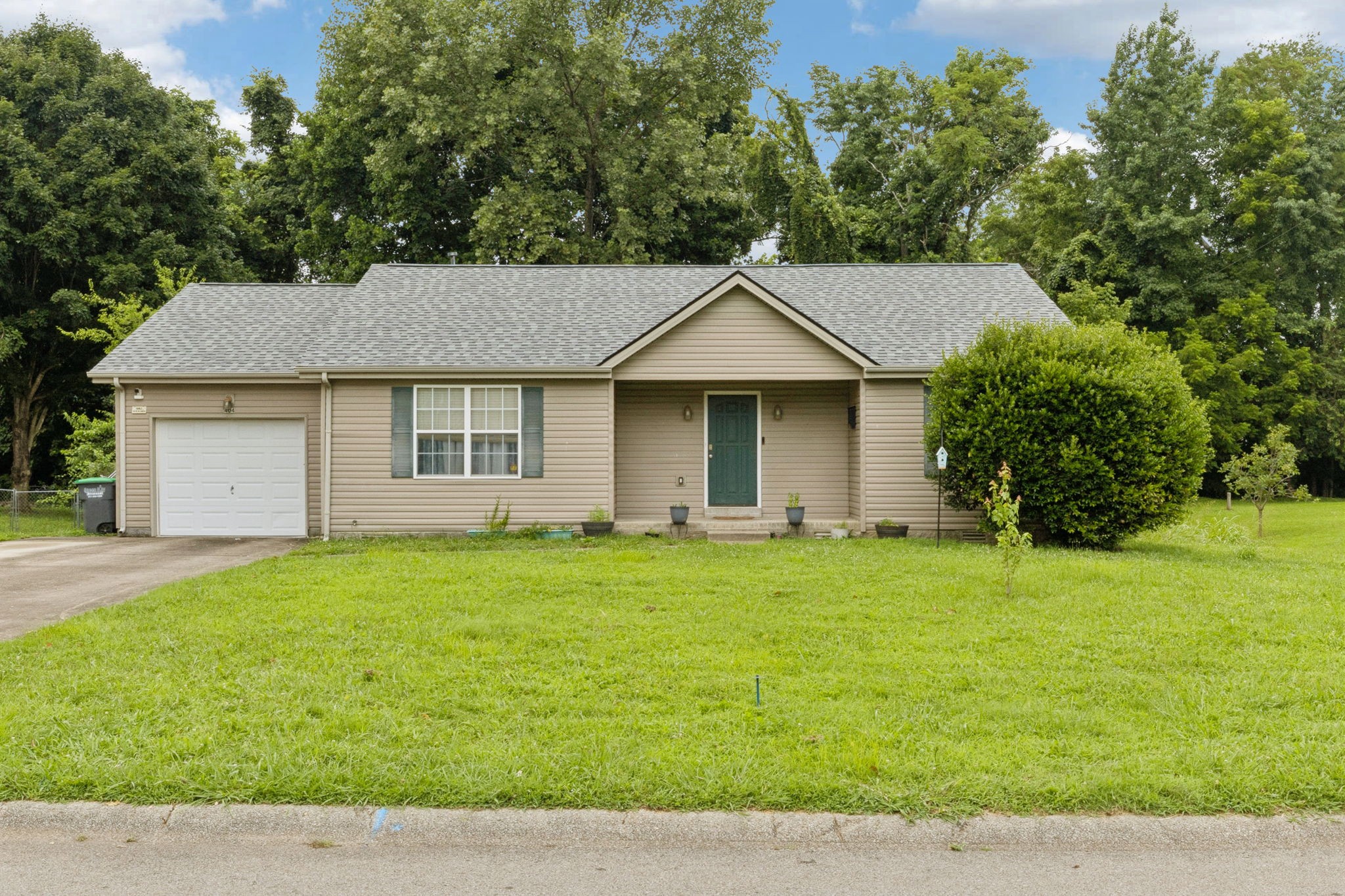 404 Kelsey Dr Property Photo 1