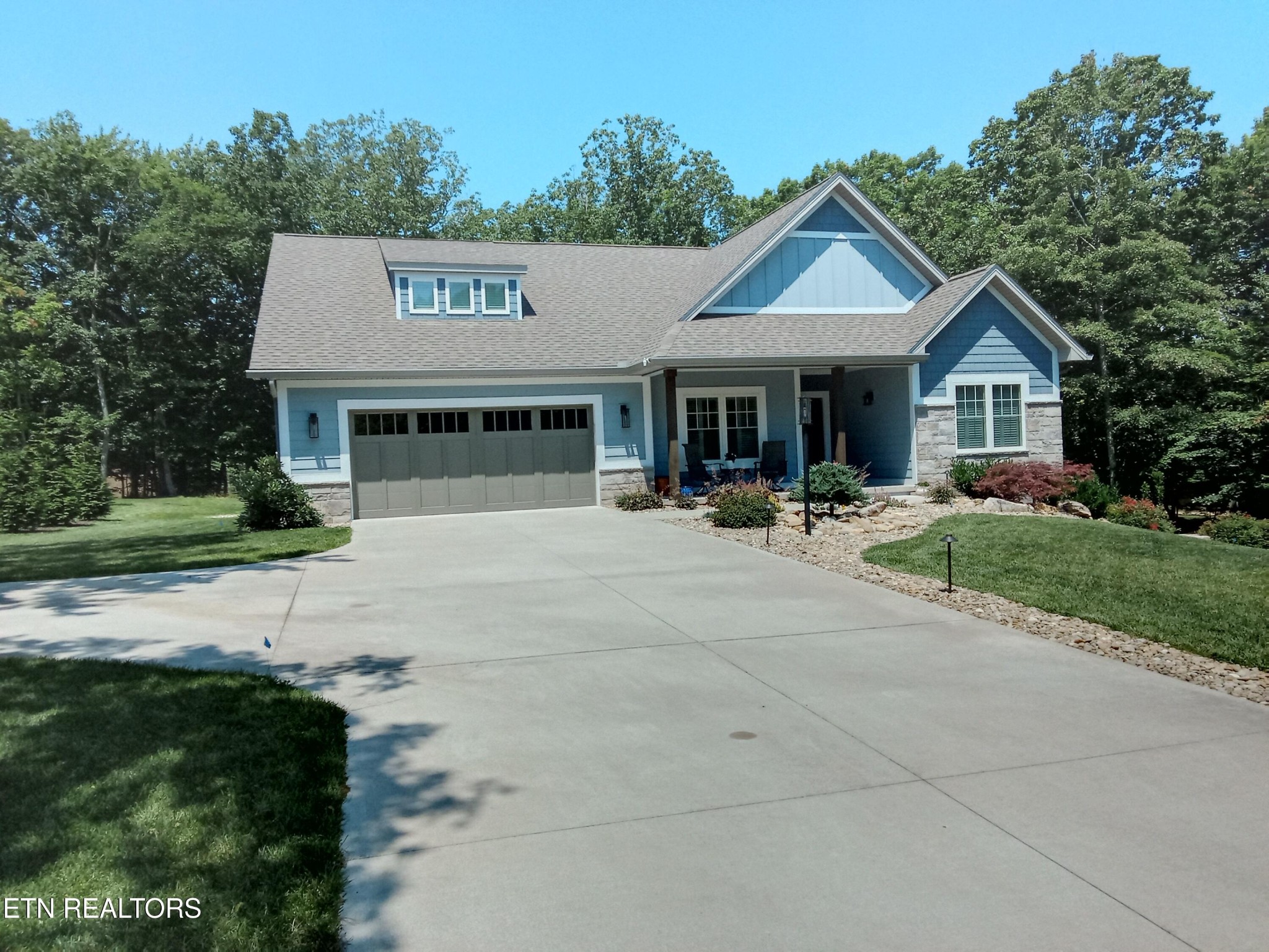 115 Bent Oak Terrace Property Photo 1