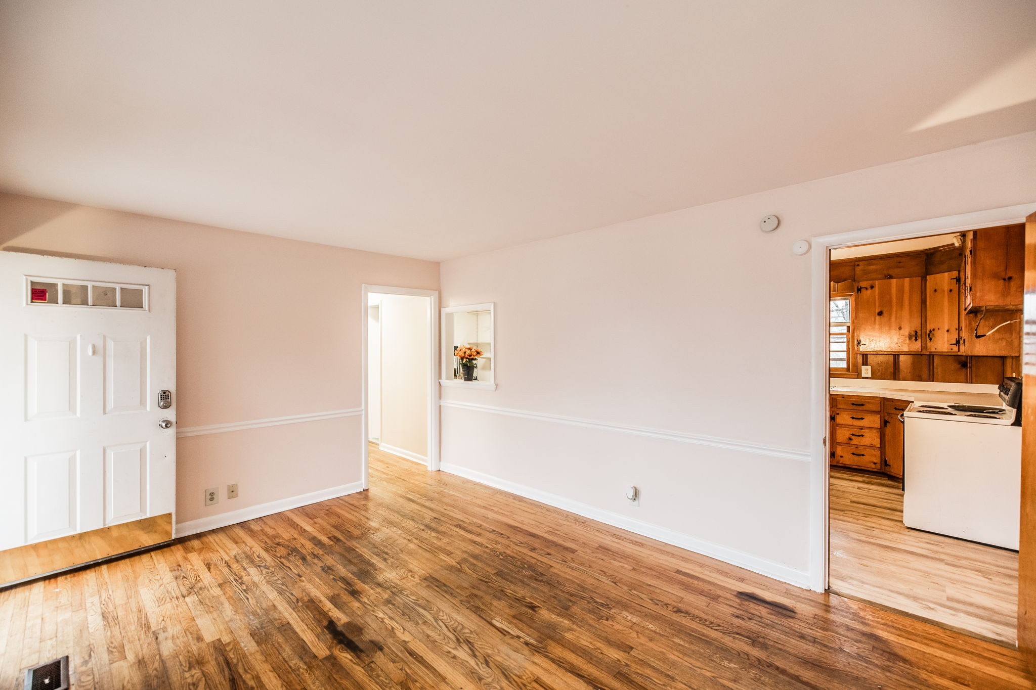 124 Glancy St Property Photo 10