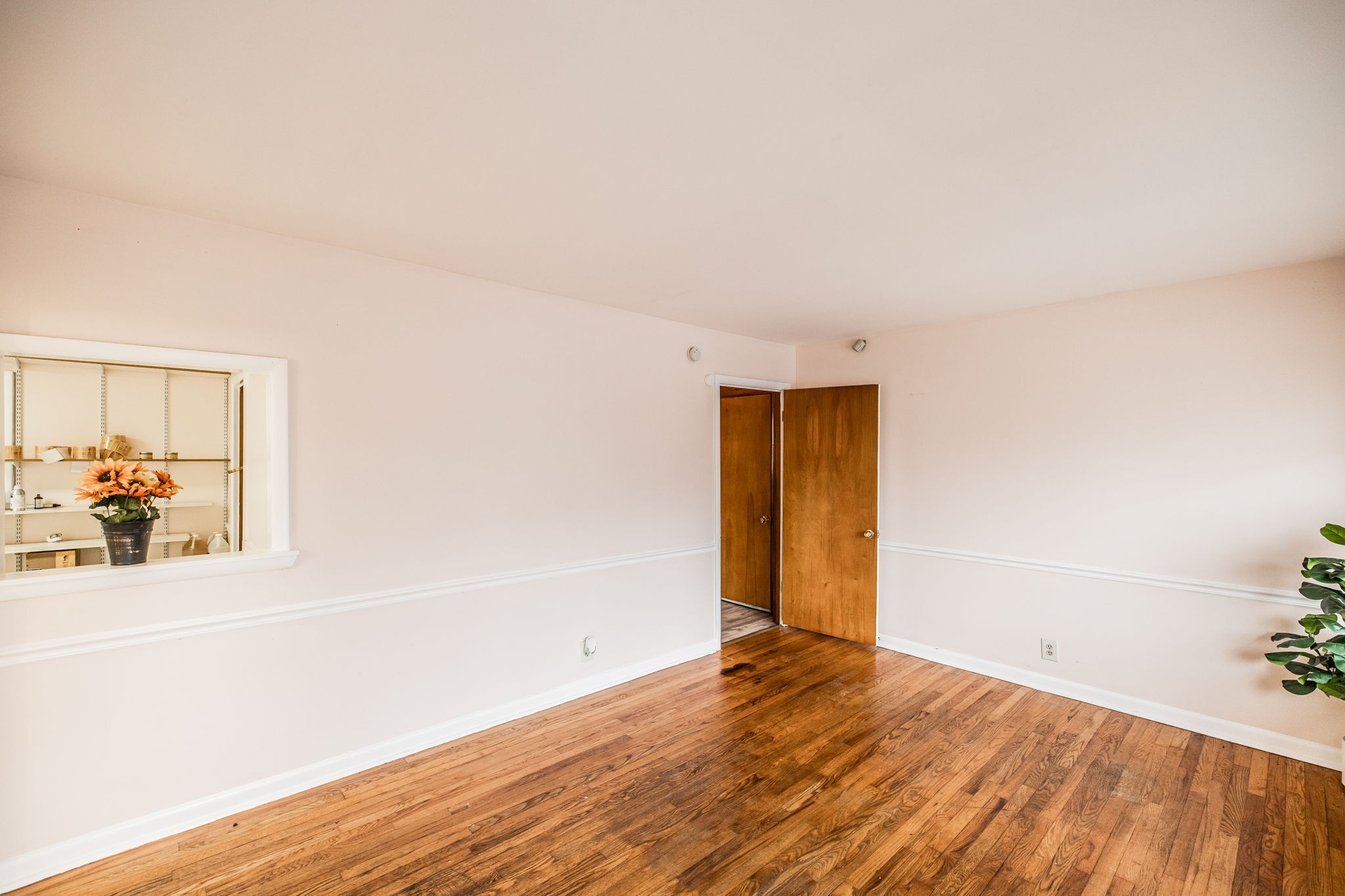 124 Glancy St Property Photo 11