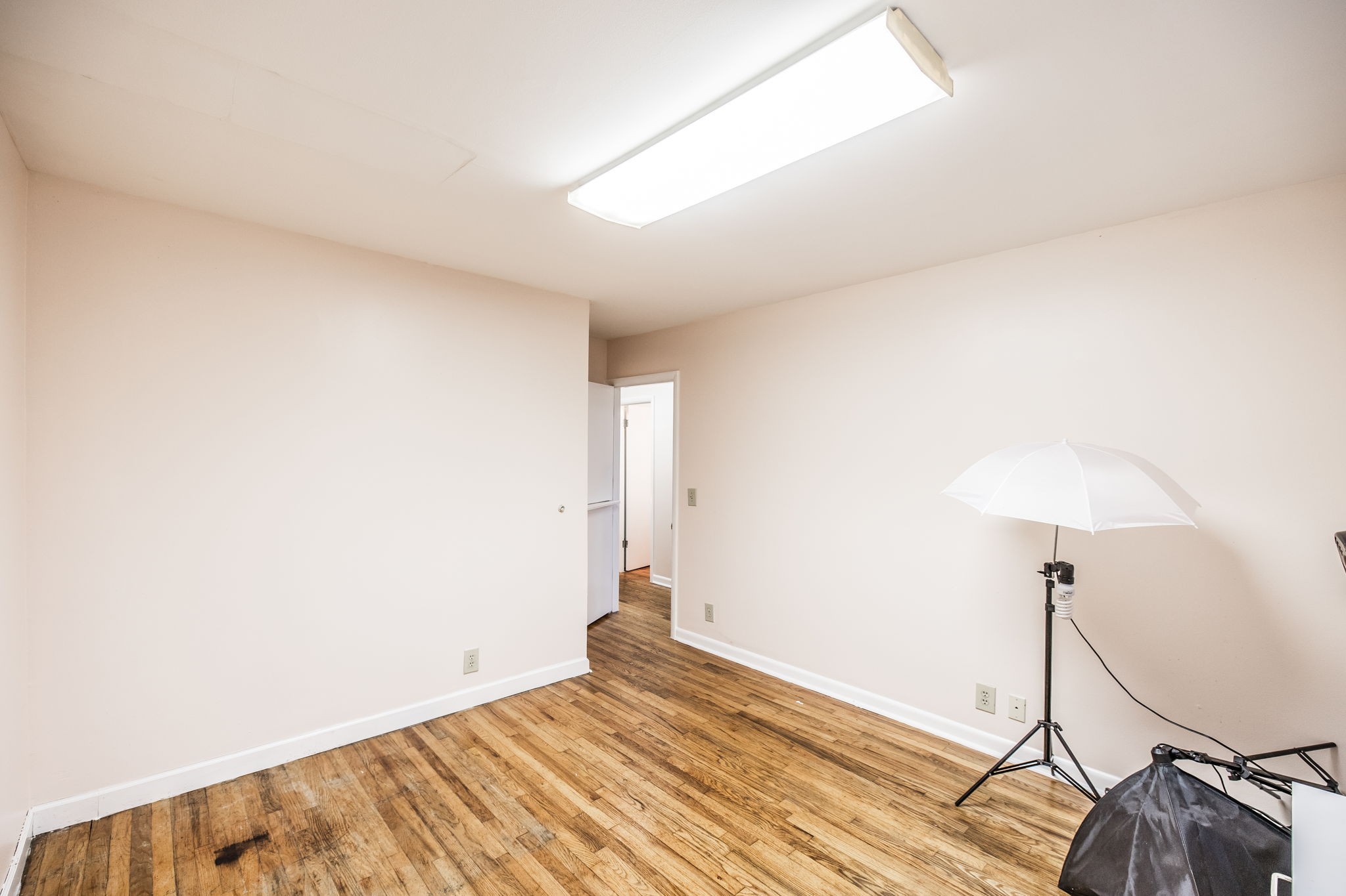 124 Glancy St Property Photo 24