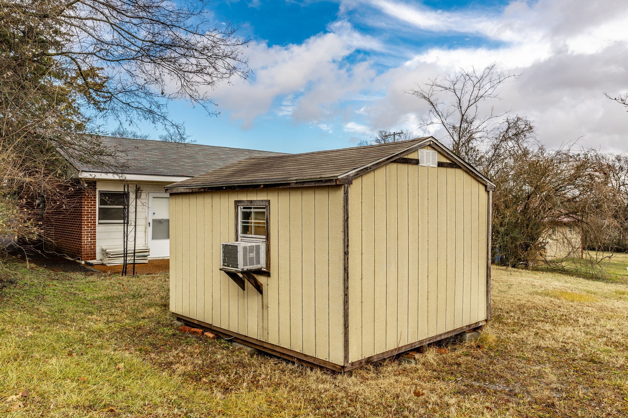 124 Glancy St Property Photo 31