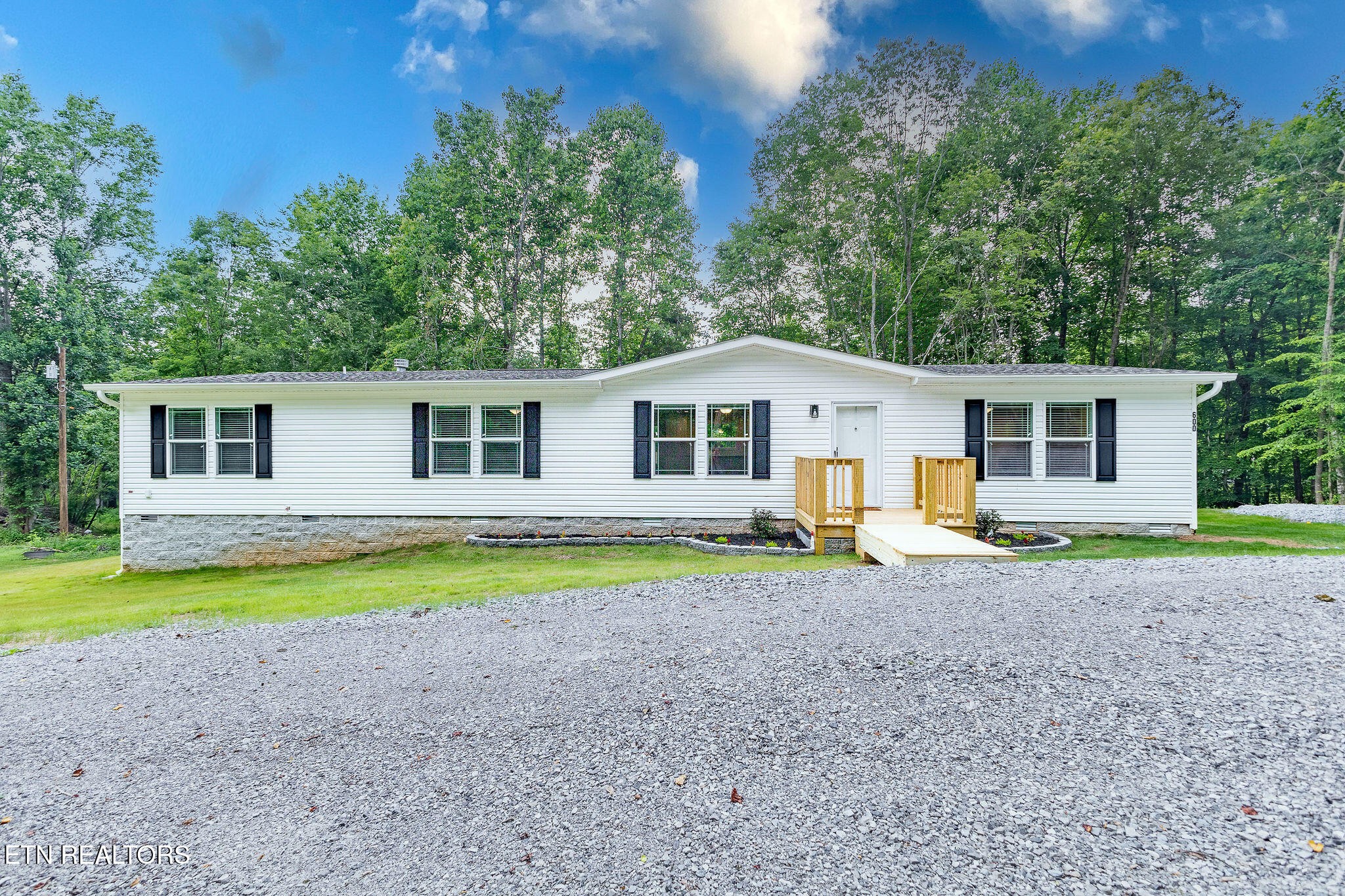 600 Bradshaw Hollow Rd Property Photo 1