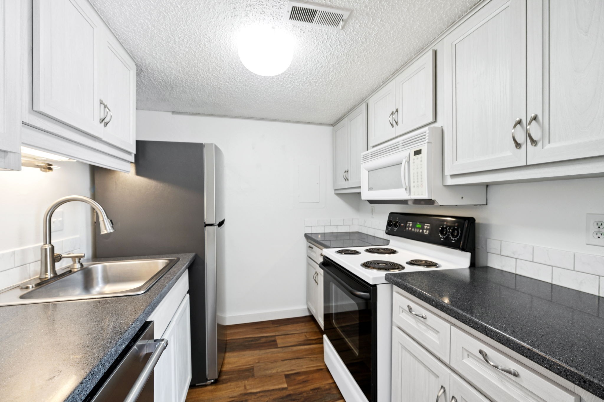 902 Granville Rd Property Photo 13