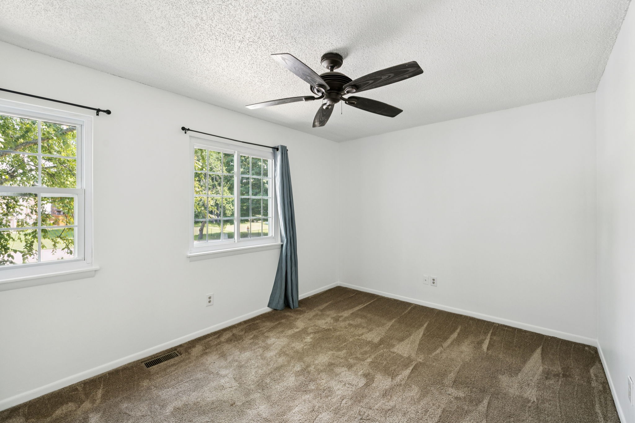 902 Granville Rd Property Photo 26