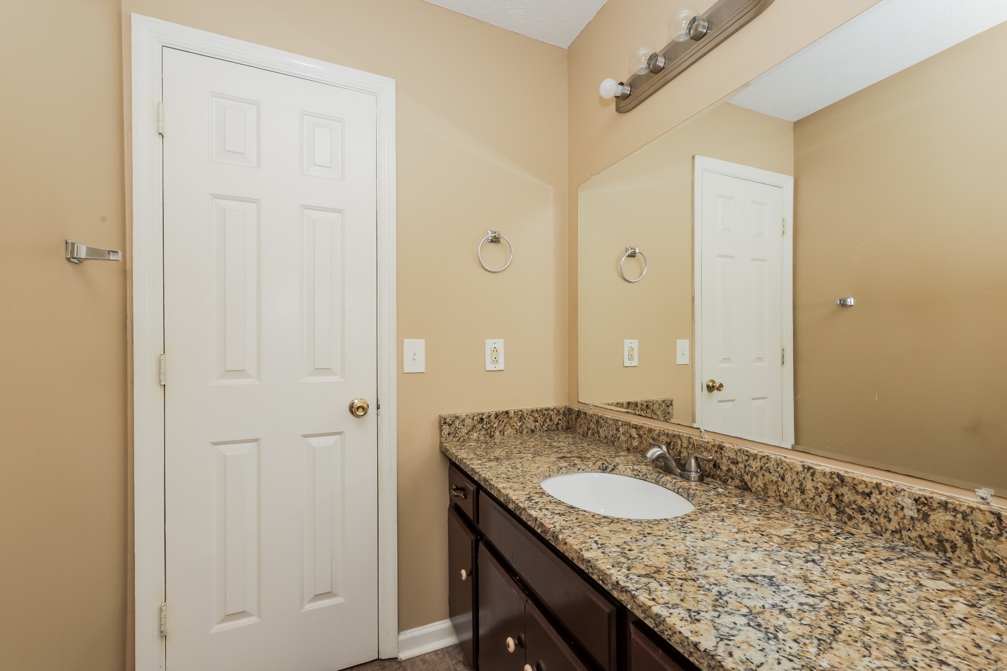 1805 Hickory Lawn Ct Property Photo 9