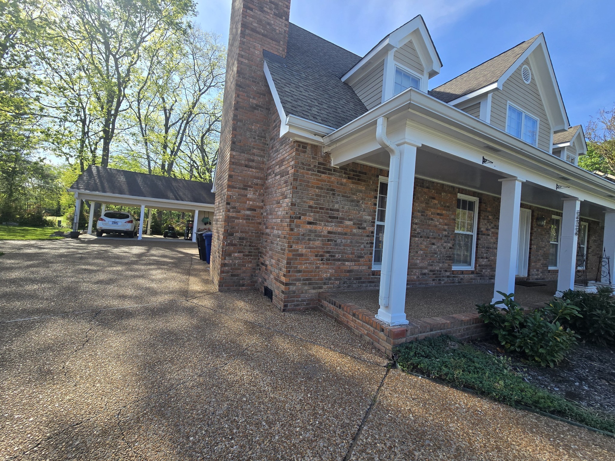 232 Pebble Glen Dr Property Photo 2