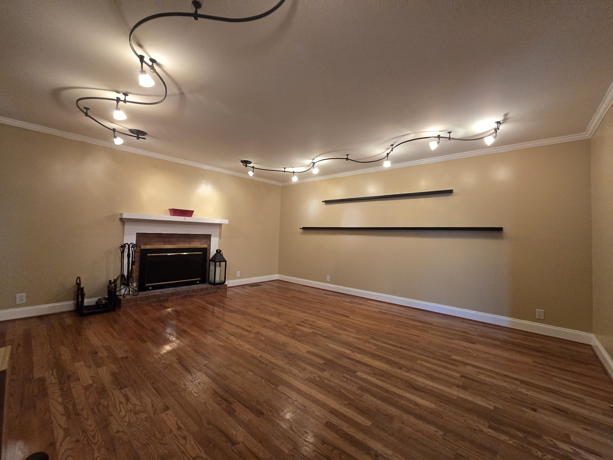 232 Pebble Glen Dr Property Photo 3