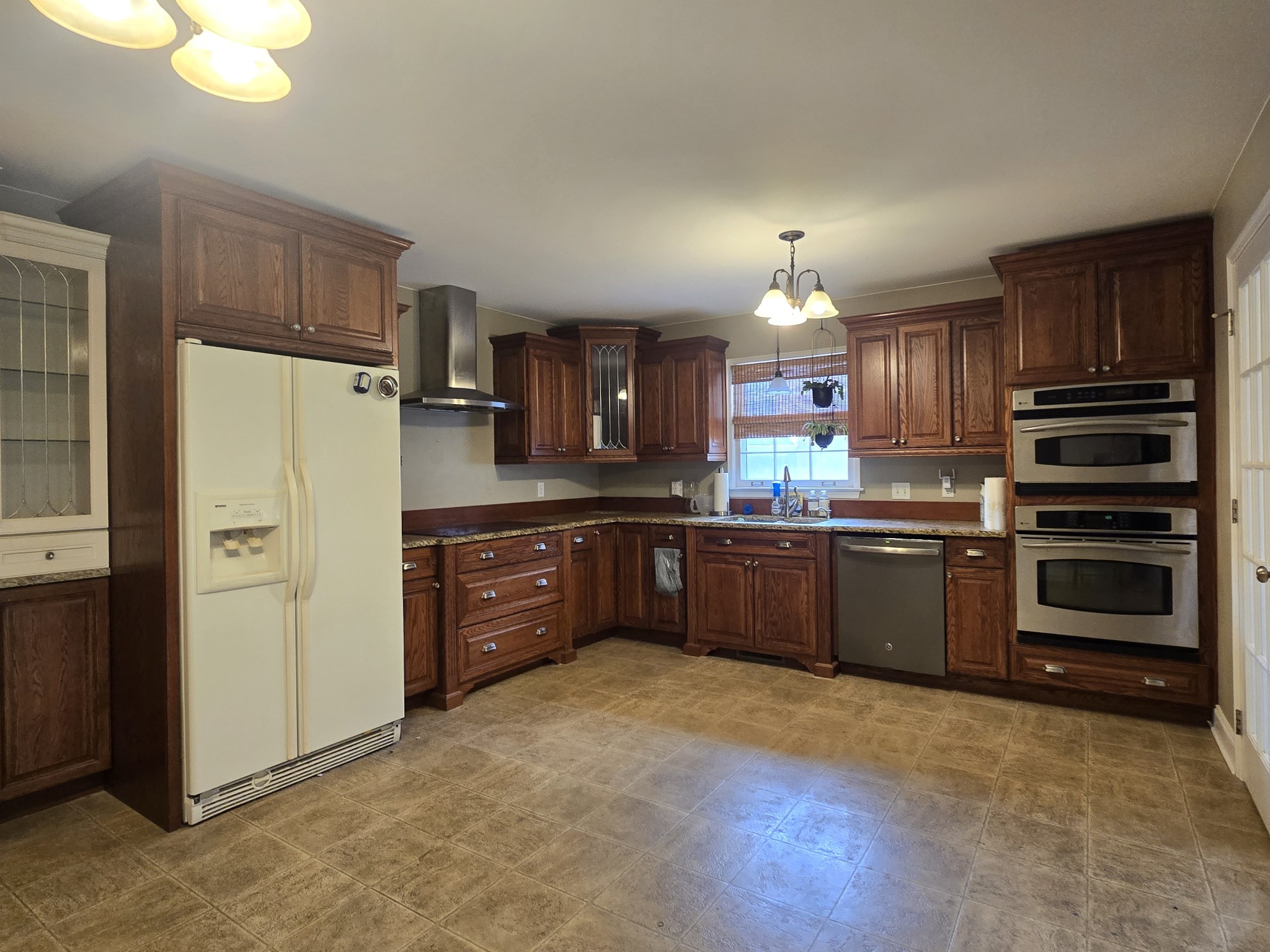 232 Pebble Glen Dr Property Photo 4