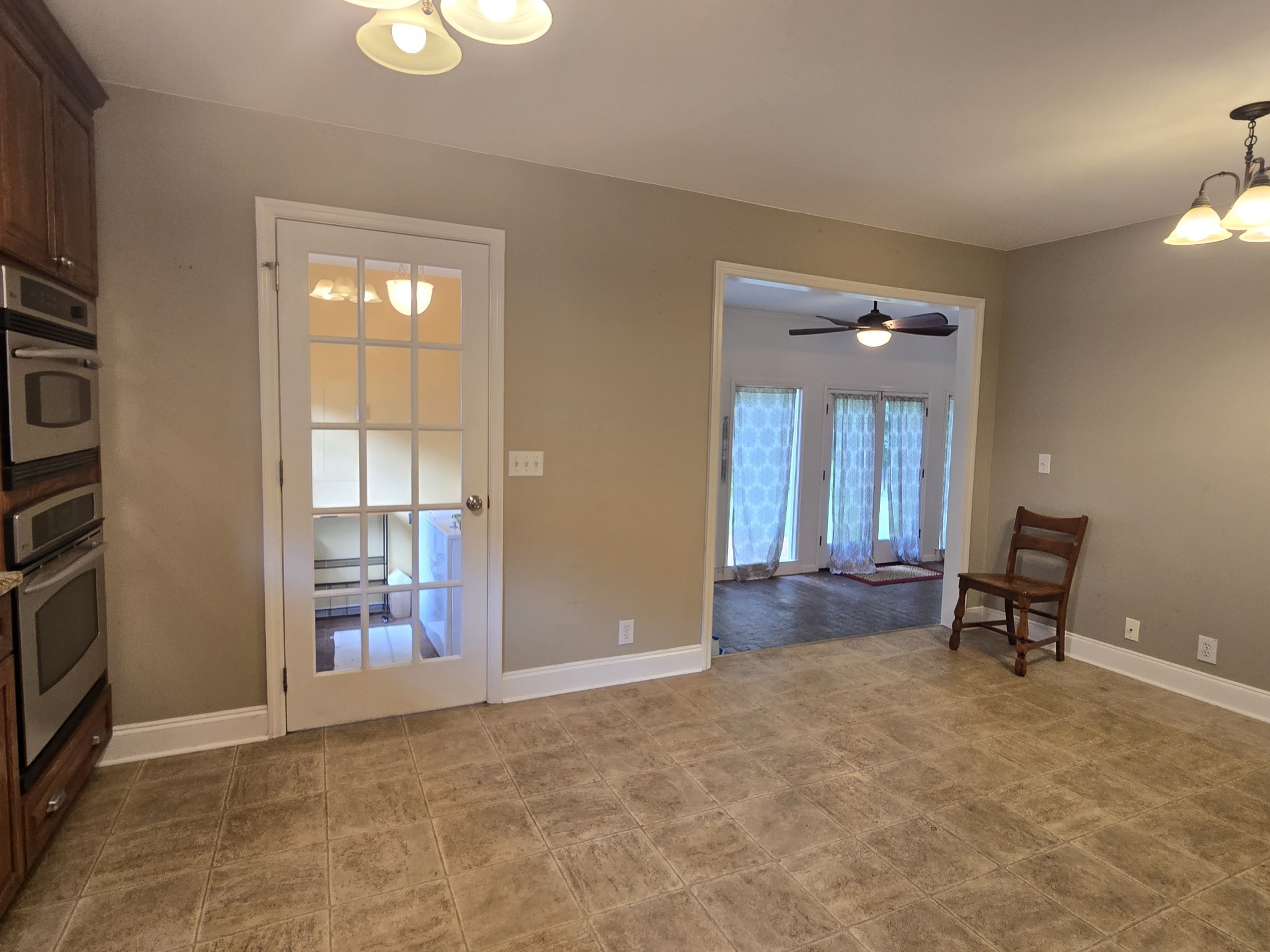 232 Pebble Glen Dr Property Photo 7