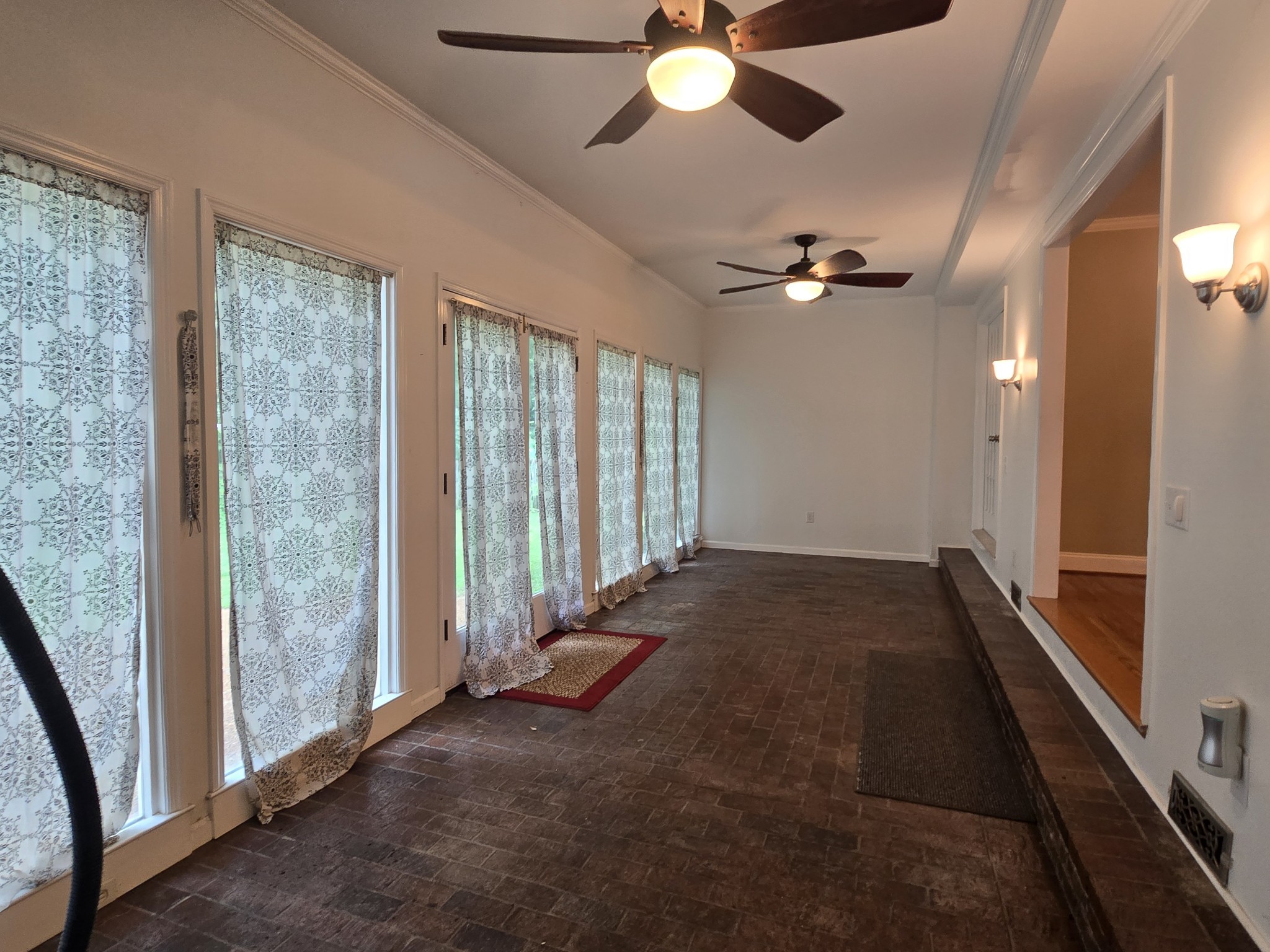 232 Pebble Glen Dr Property Photo 8