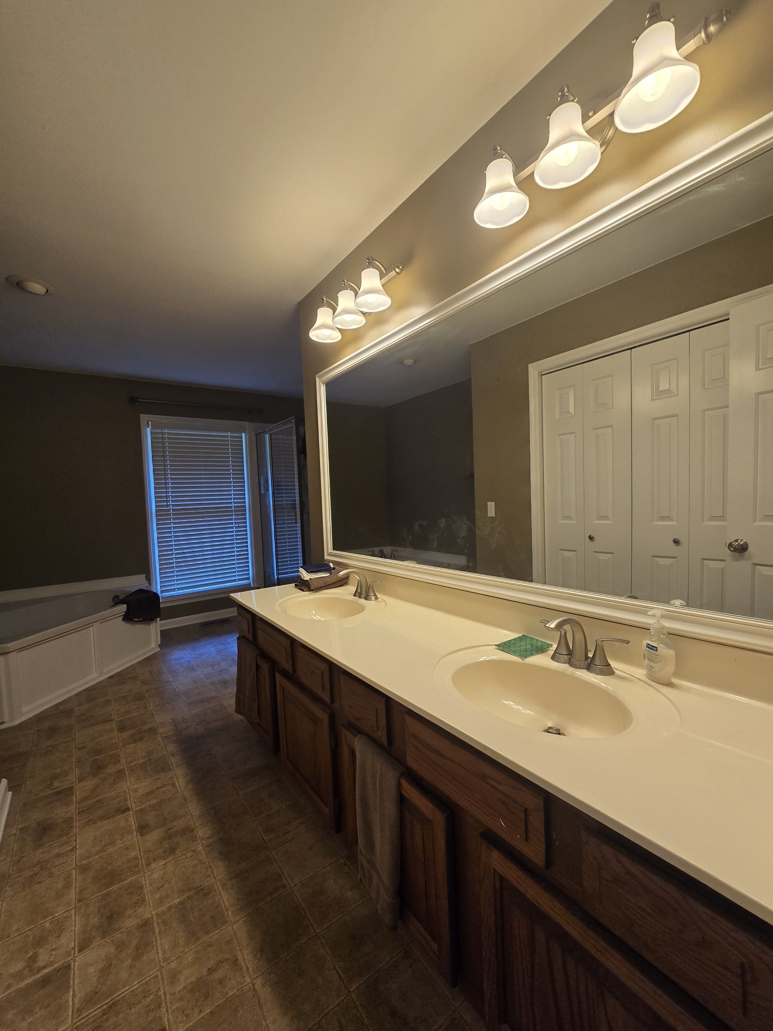 232 Pebble Glen Dr Property Photo 14