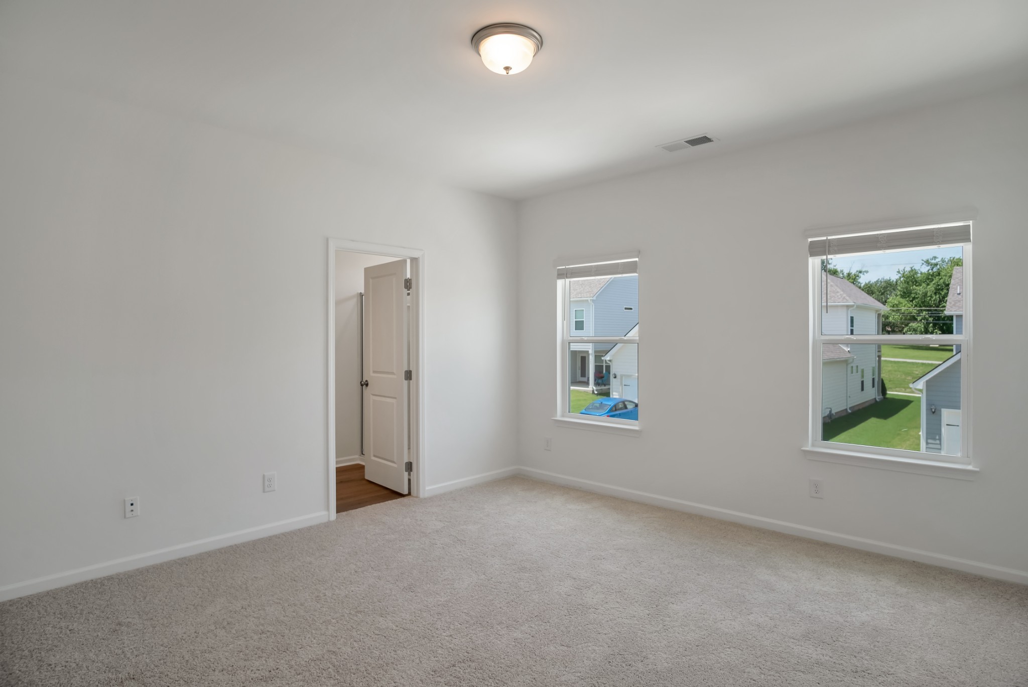 348 Canonbury Dr Property Photo 15