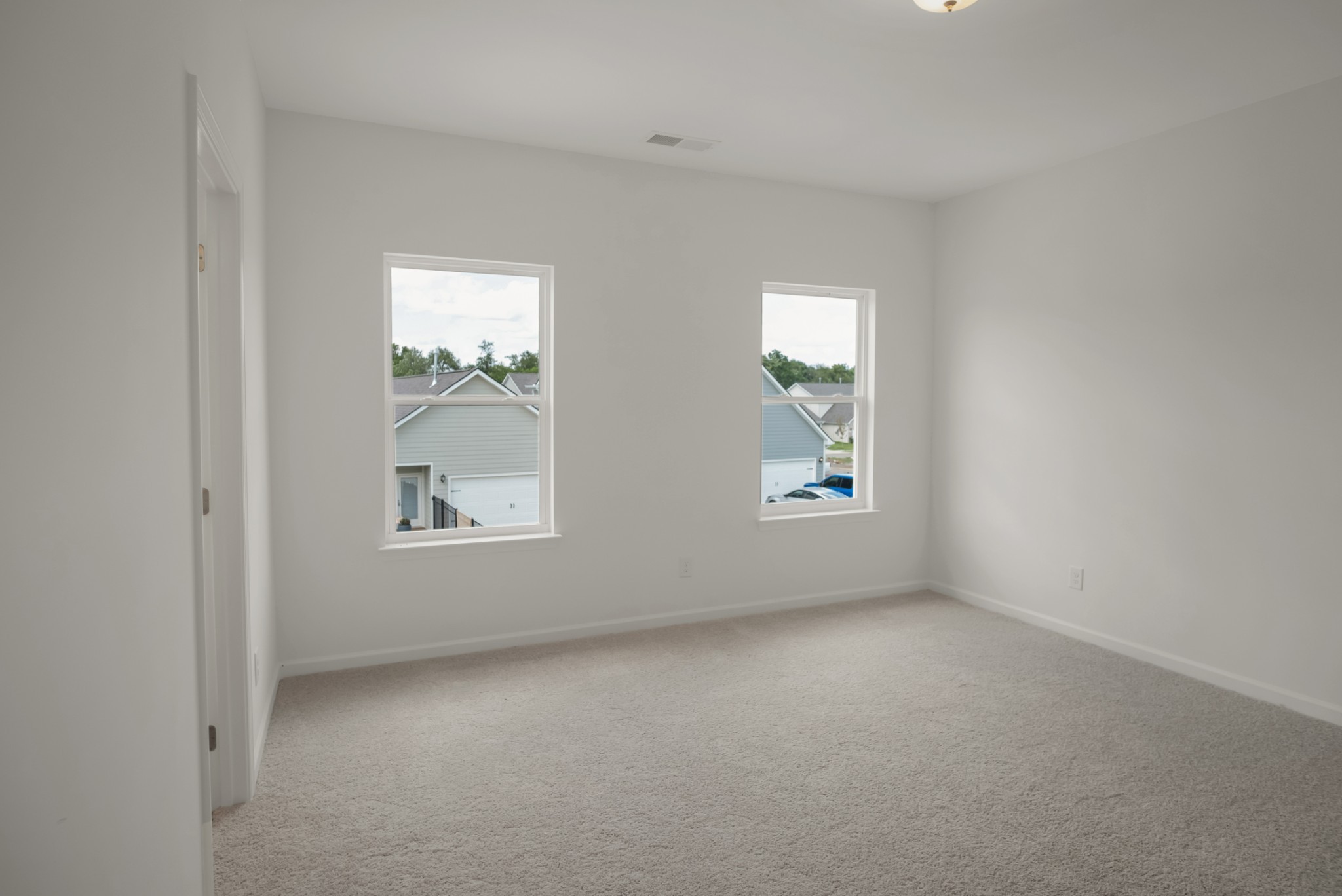 210 Gunnersbury Dr Property Photo 10