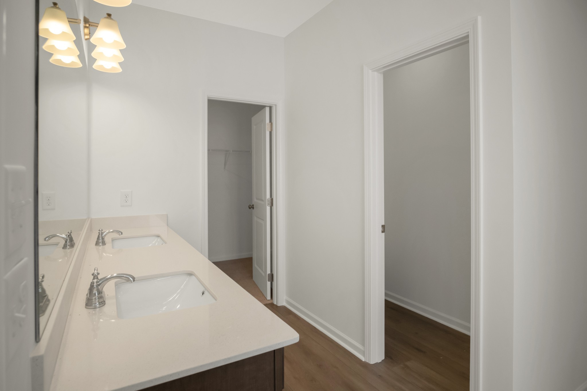210 Gunnersbury Dr Property Photo 13