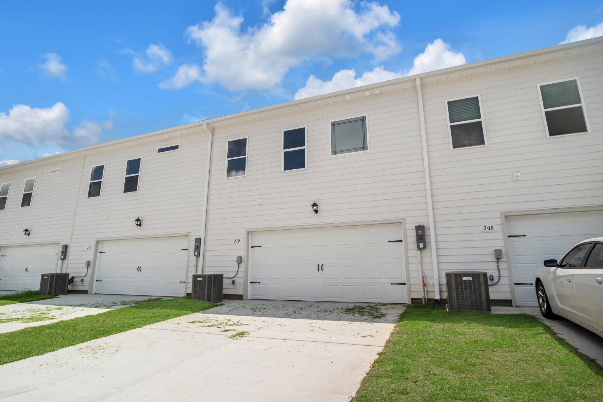 210 Gunnersbury Dr Property Photo 29