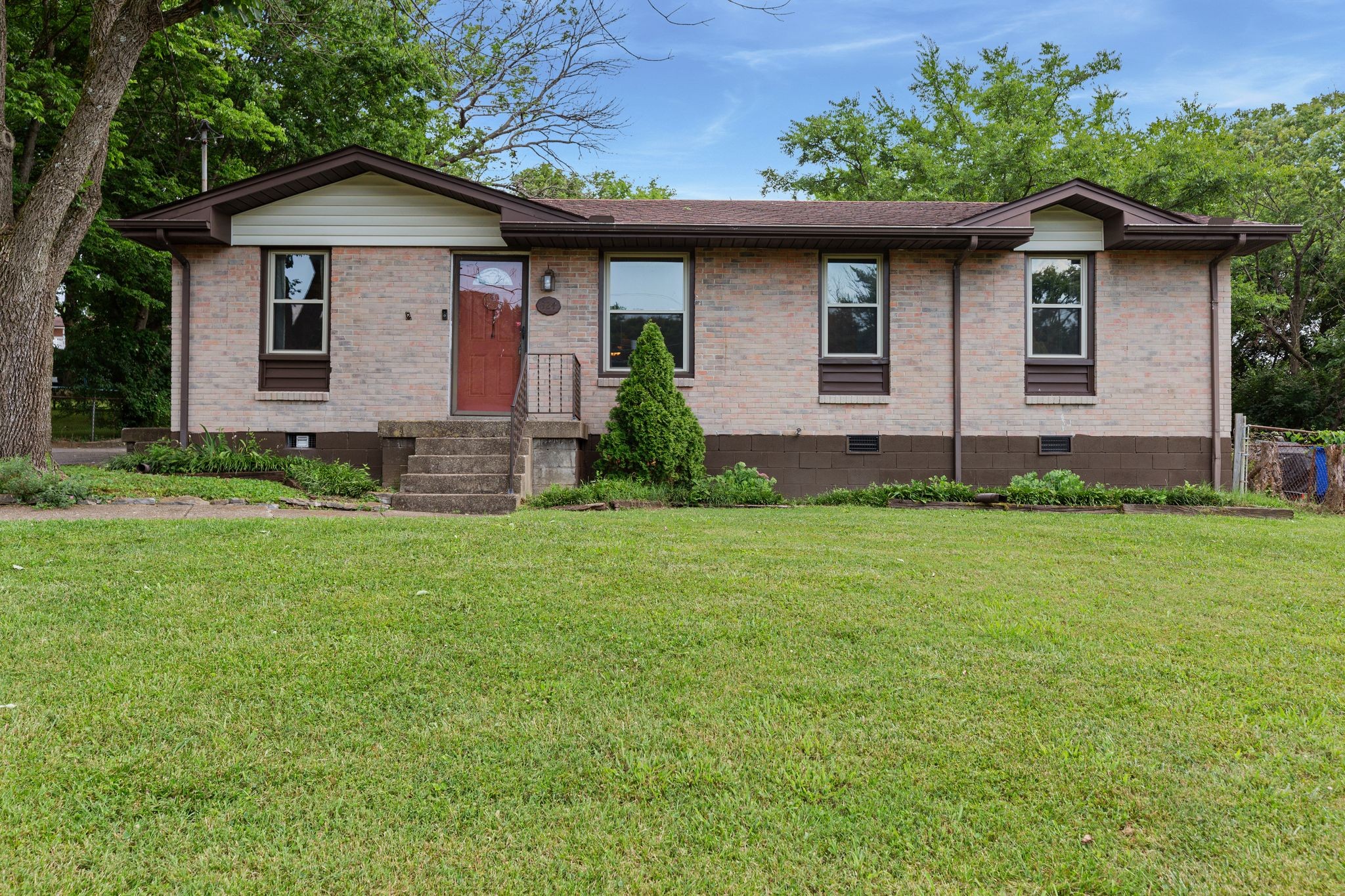 324 Janette Ave Property Photo 1
