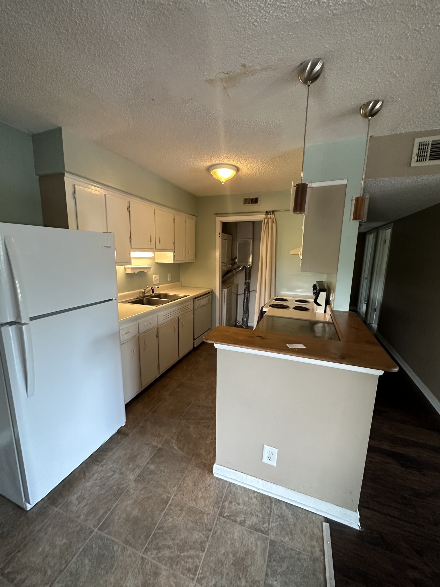 2929 Selena Dr, Se Property Photo 2