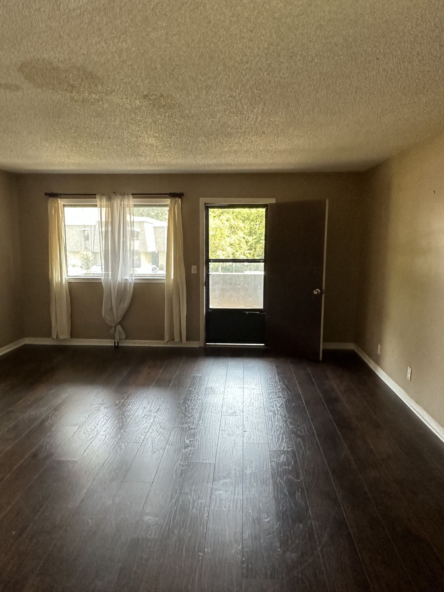 2929 Selena Dr, Se Property Photo 3