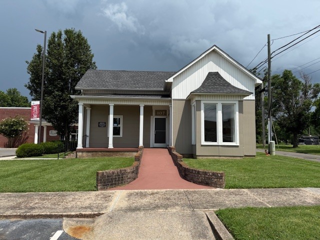 107 E Grundy St Property Photo 1