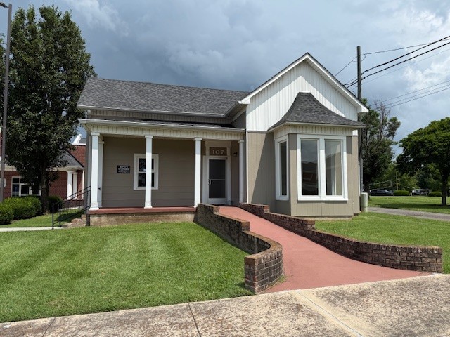 107 E Grundy St Property Photo 2