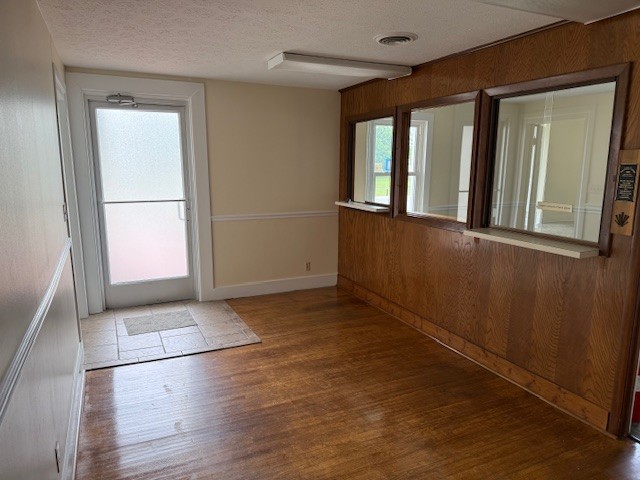 107 E Grundy St Property Photo 5