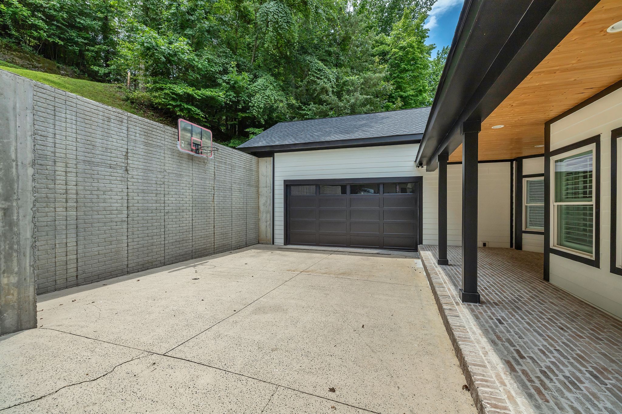 36 Chestnut St Property Photo 7