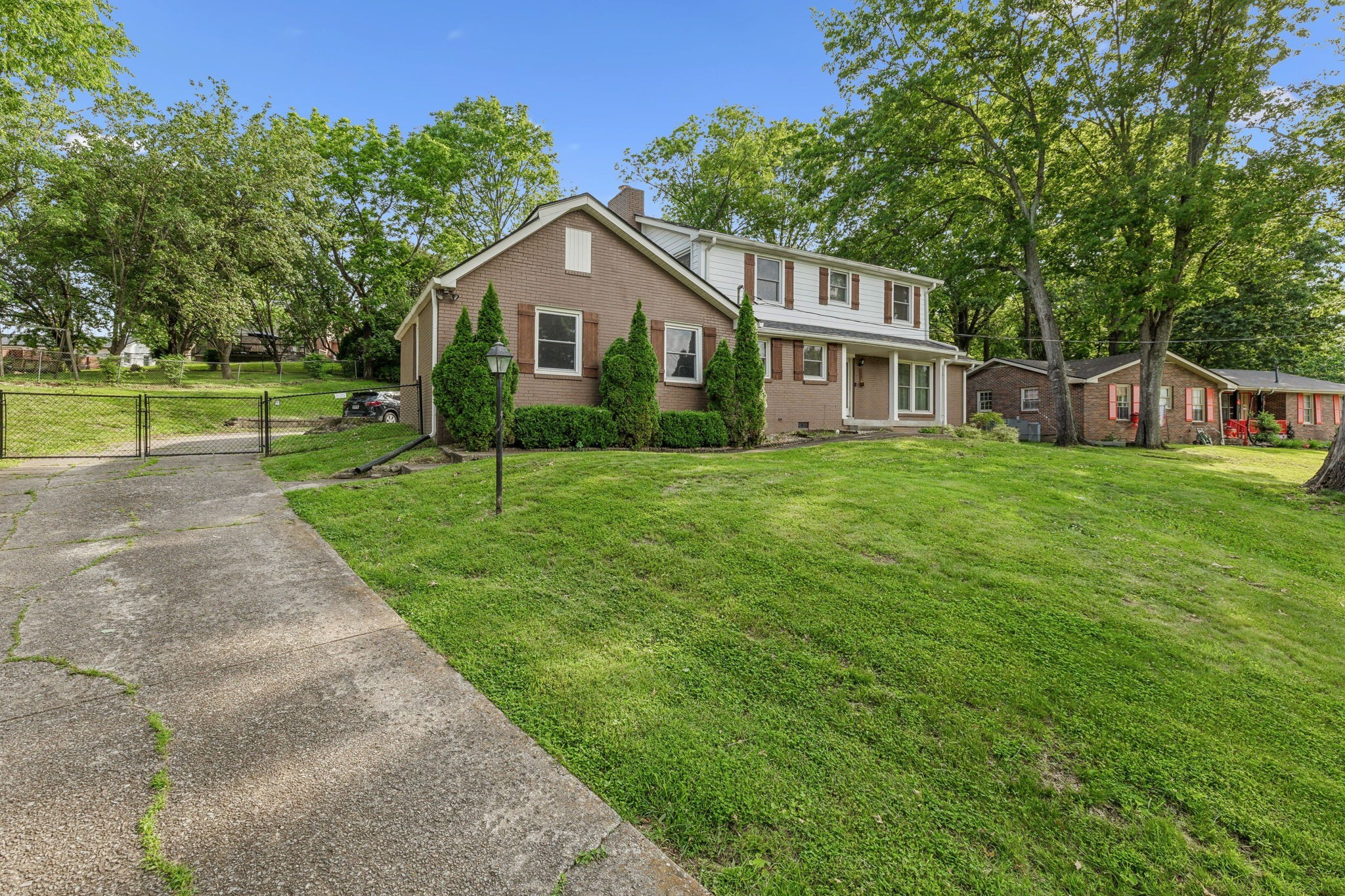 109 Cloverdale Ct Property Photo 2